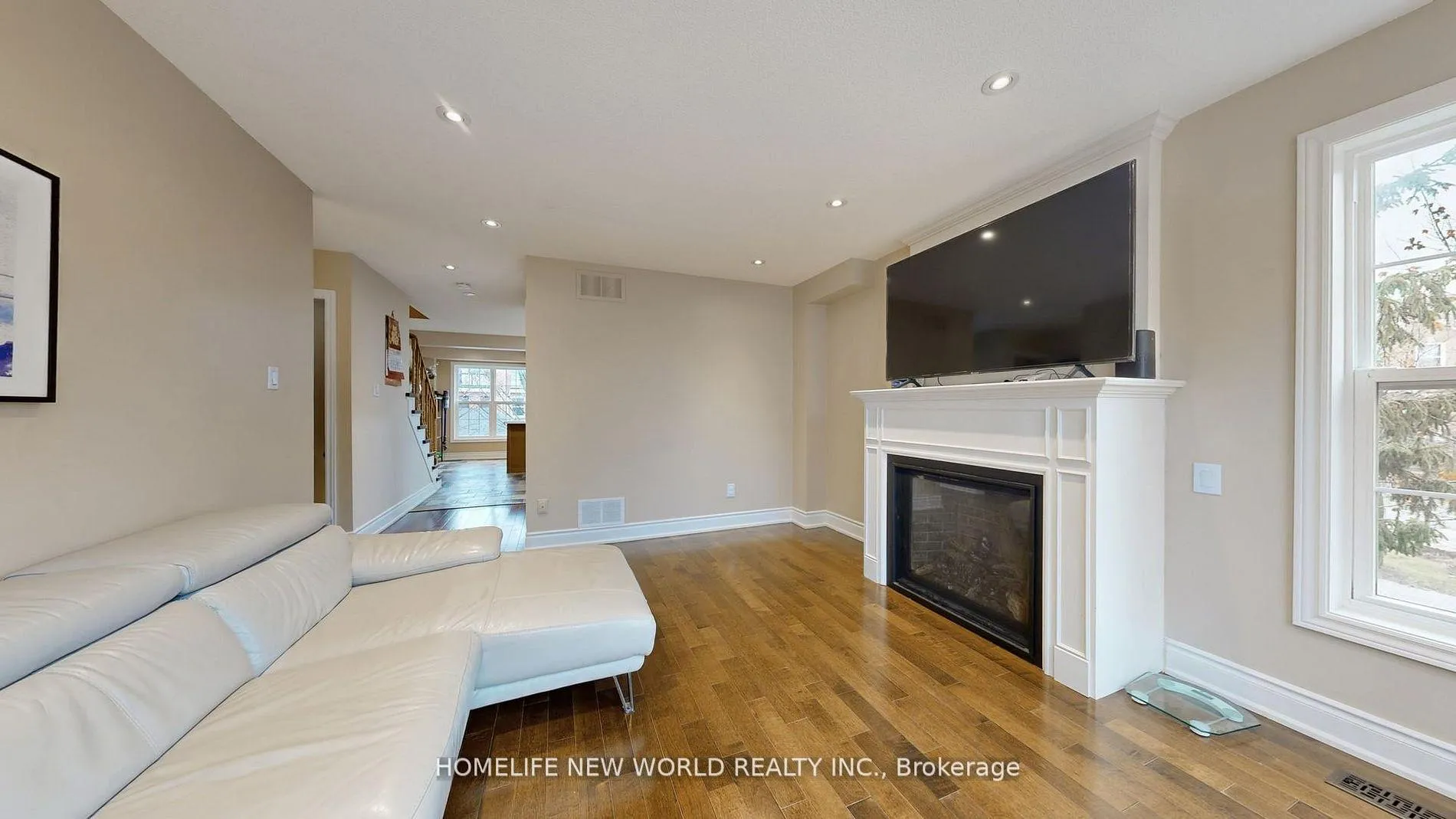 Photo 6 of Unit 20, 52 Wyatt Lane, Aurora, Bayview Wellington — HOMEH
