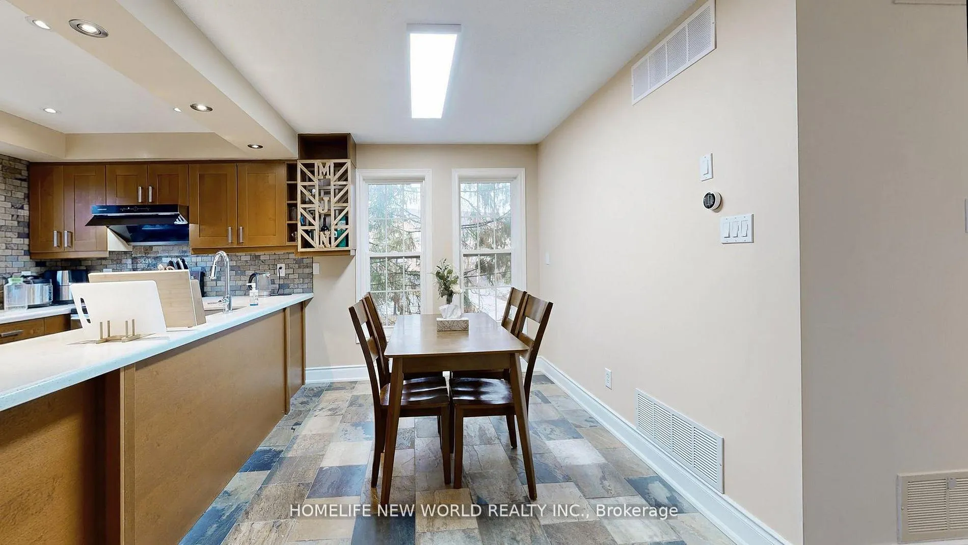 Photo 11 of Unit 20, 52 Wyatt Lane, Aurora, Bayview Wellington — HOMEH