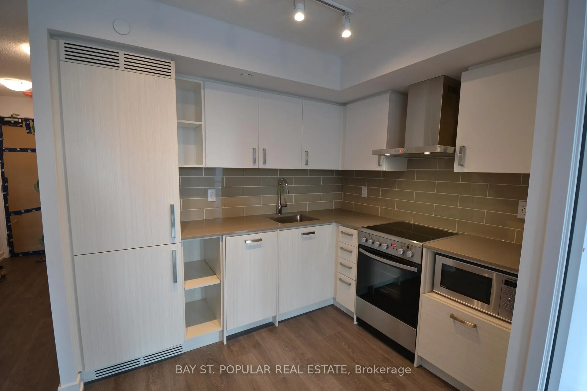 Photo 8 of Unit 401, 125 Redpath Avenue, Toronto, Mount Pleasant West — HOMEH