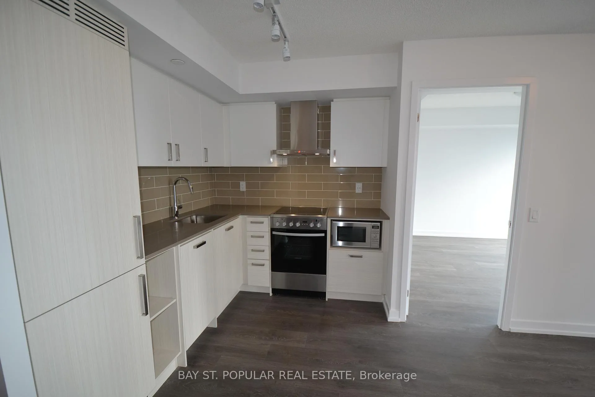 Photo 9 of Unit 401, 125 Redpath Avenue, Toronto, Mount Pleasant West — HOMEH