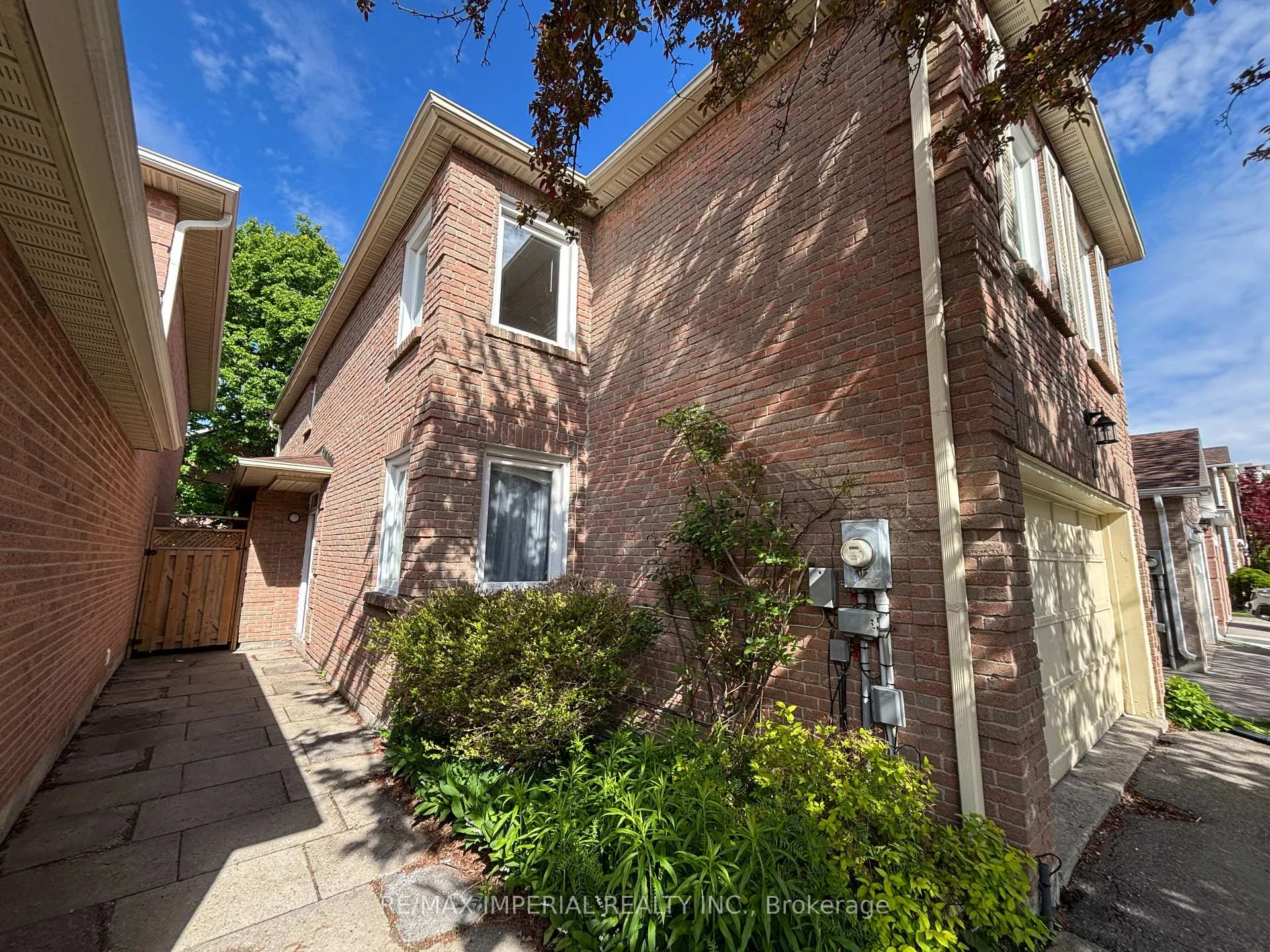 Photo 2 of 98 McMorran Crescent, Vaughan, Brownridge — HOMEH