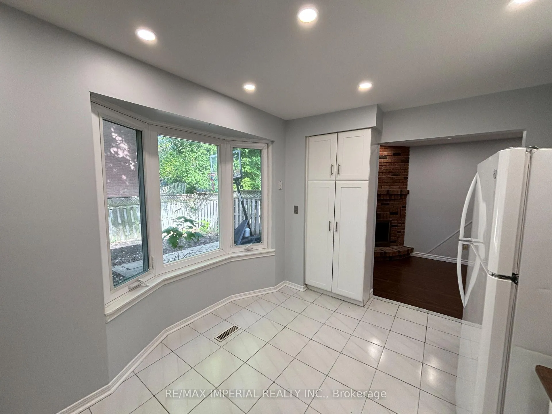 Photo 7 of 98 McMorran Crescent, Vaughan, Brownridge — HOMEH
