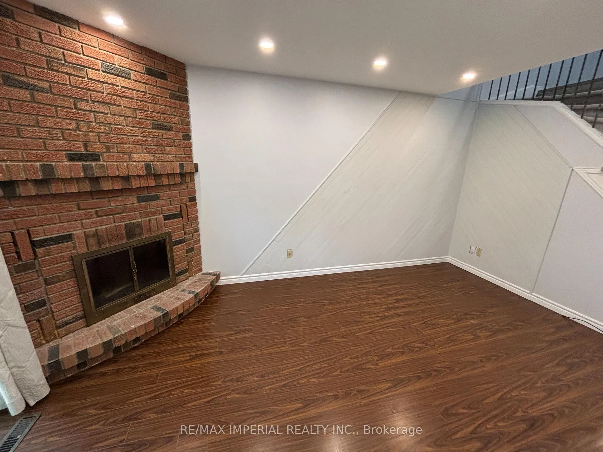 Photo 9 of 98 McMorran Crescent, Vaughan, Brownridge — HOMEH