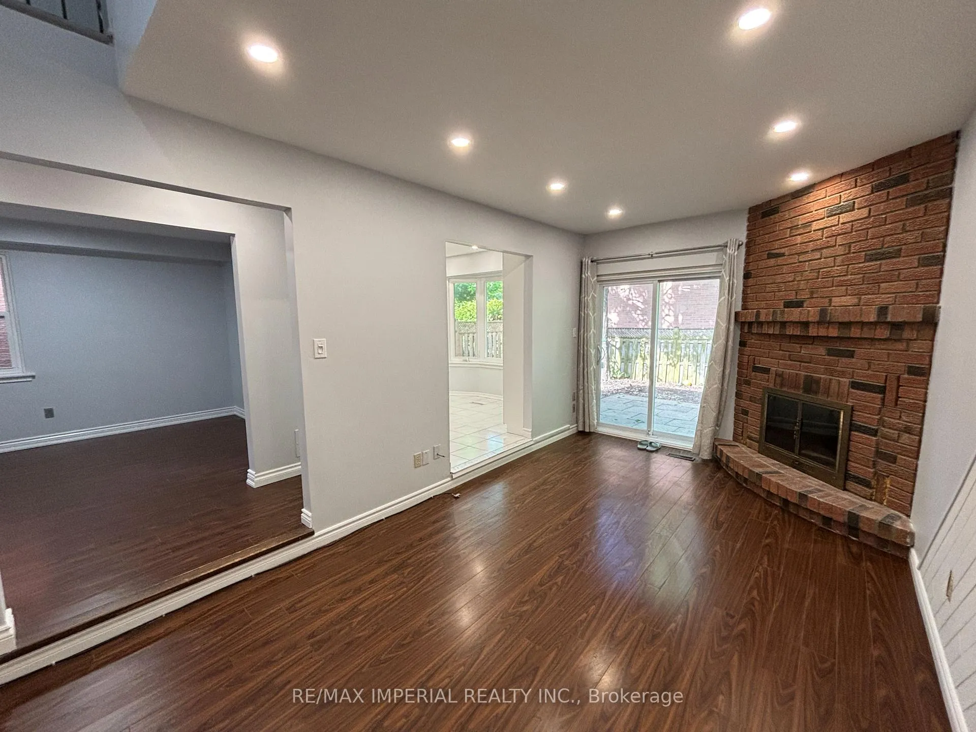Photo 10 of 98 McMorran Crescent, Vaughan, Brownridge — HOMEH