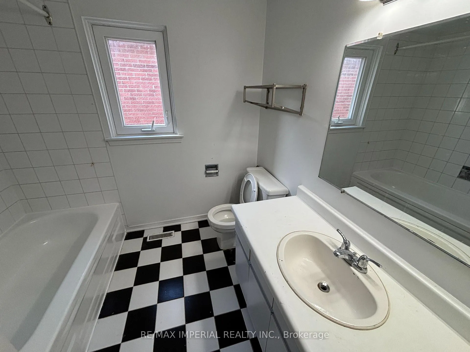 Photo 21 of 98 McMorran Crescent, Vaughan, Brownridge — HOMEH