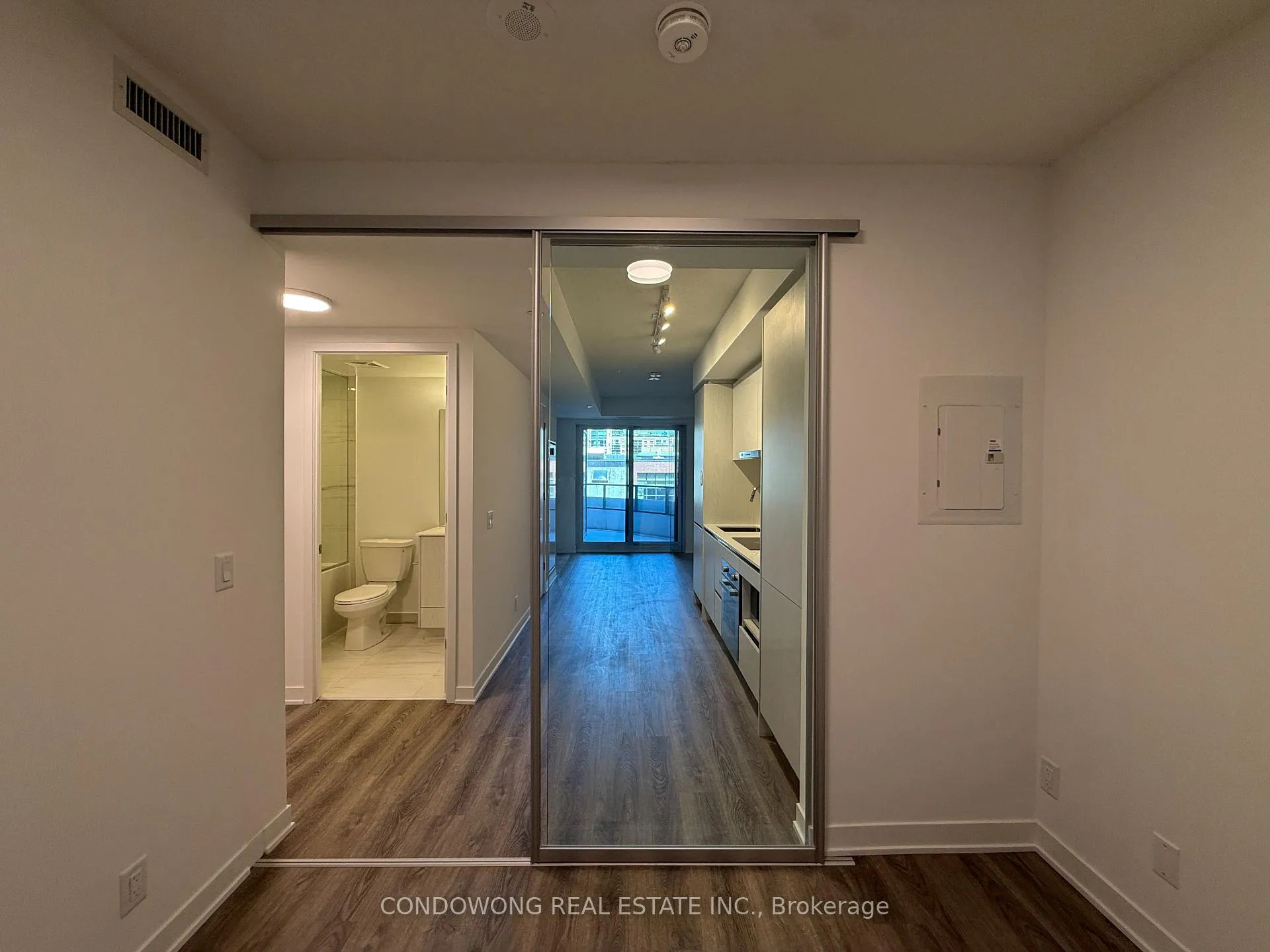 Photo 7 of Unit 903, 180 Front Street E, Toronto, Moss Park — HOMEH