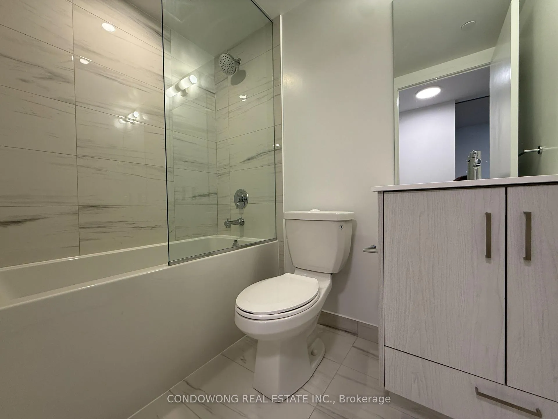 Photo 8 of Unit 903, 180 Front Street E, Toronto, Moss Park — HOMEH