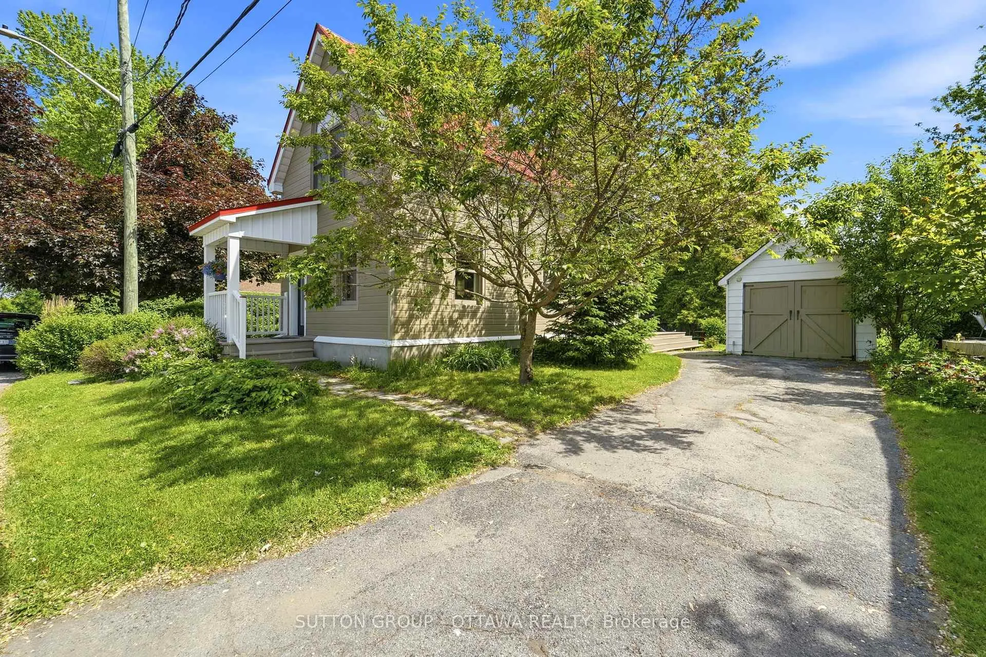 Photo 3 of 187 Martin Avenue, Ottawa, Manor Park — HOMEH