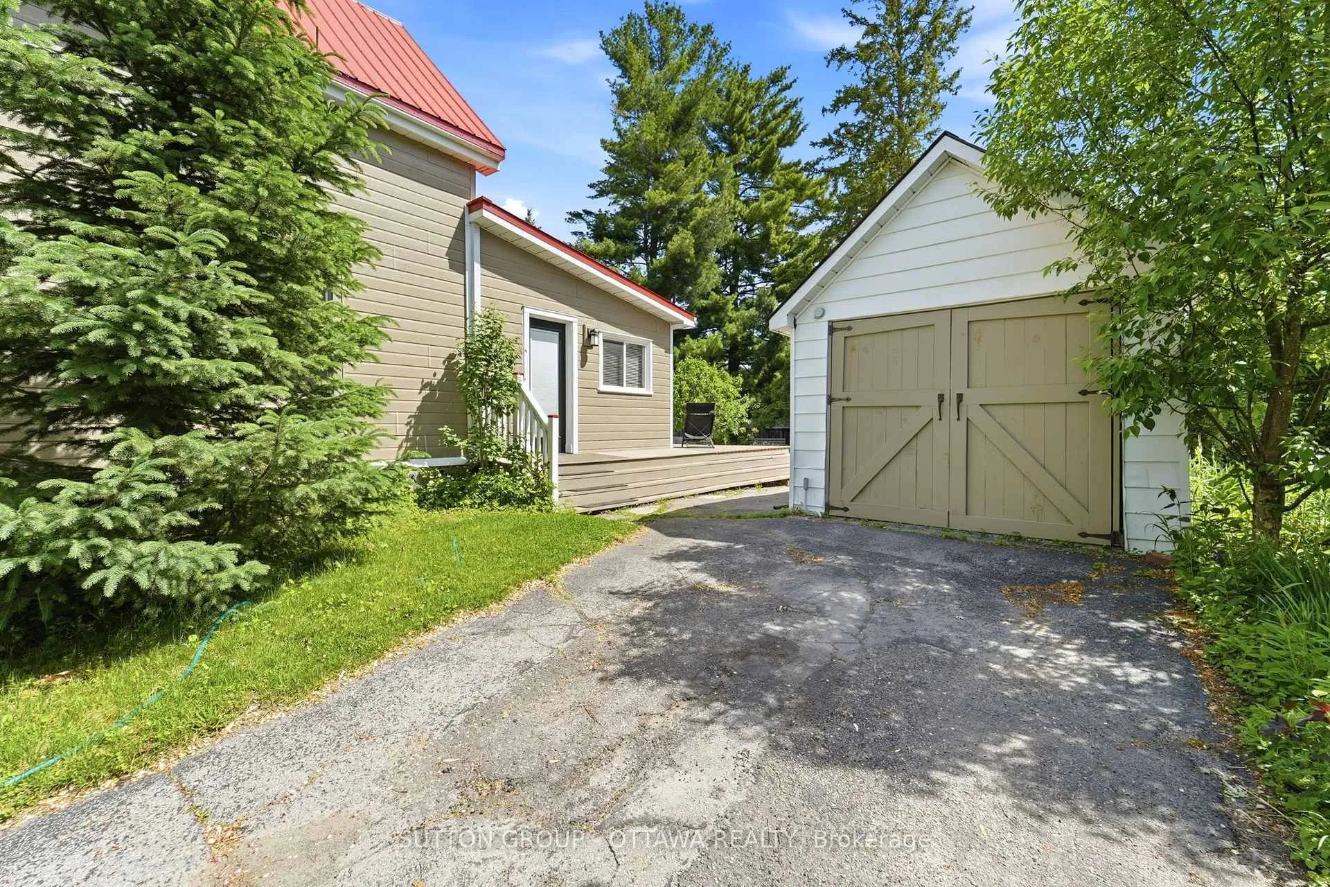 Photo 4 of 187 Martin Avenue, Ottawa, Manor Park — HOMEH
