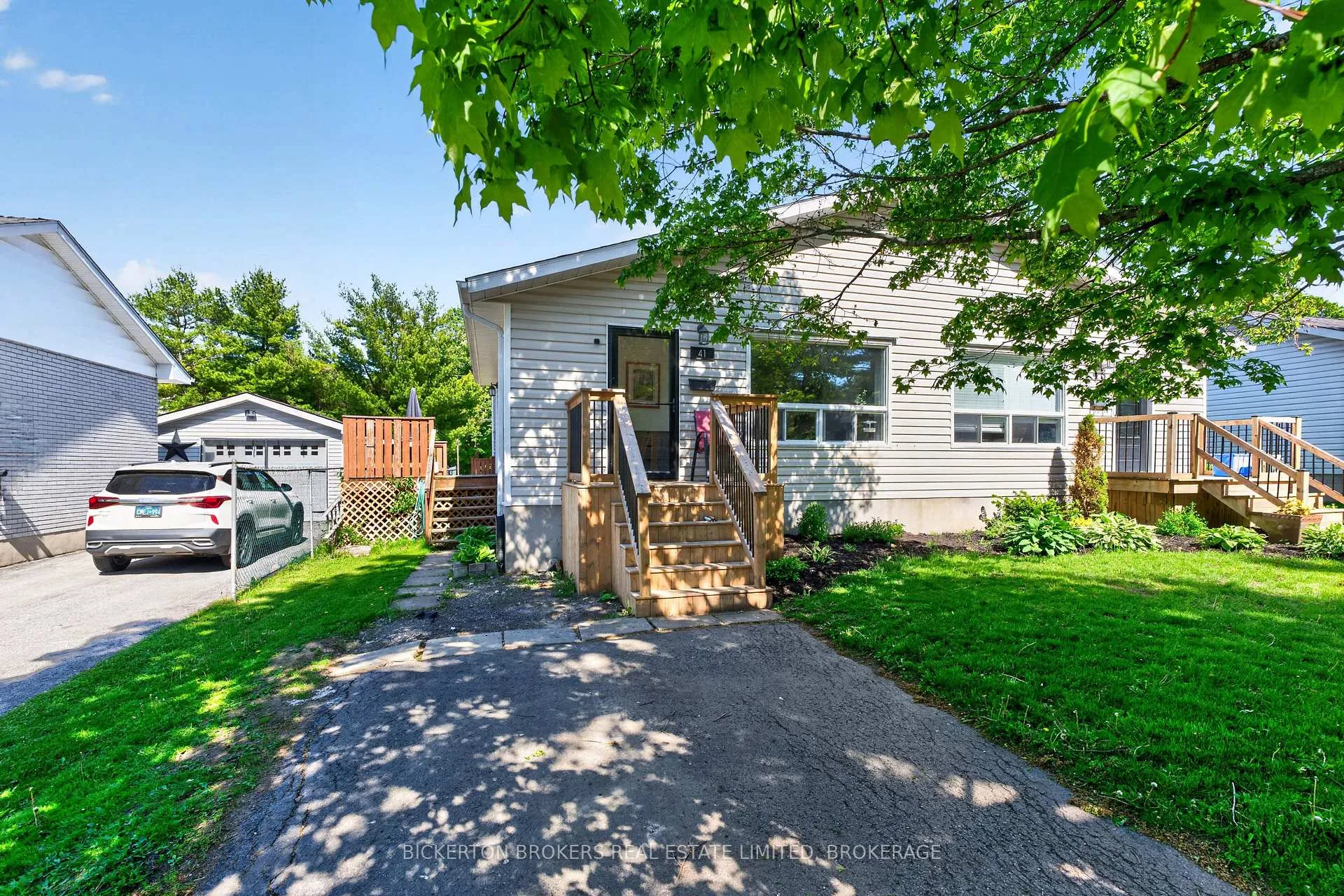 Photo 2 of 41 Maple Street S, Gananoque — HOMEH