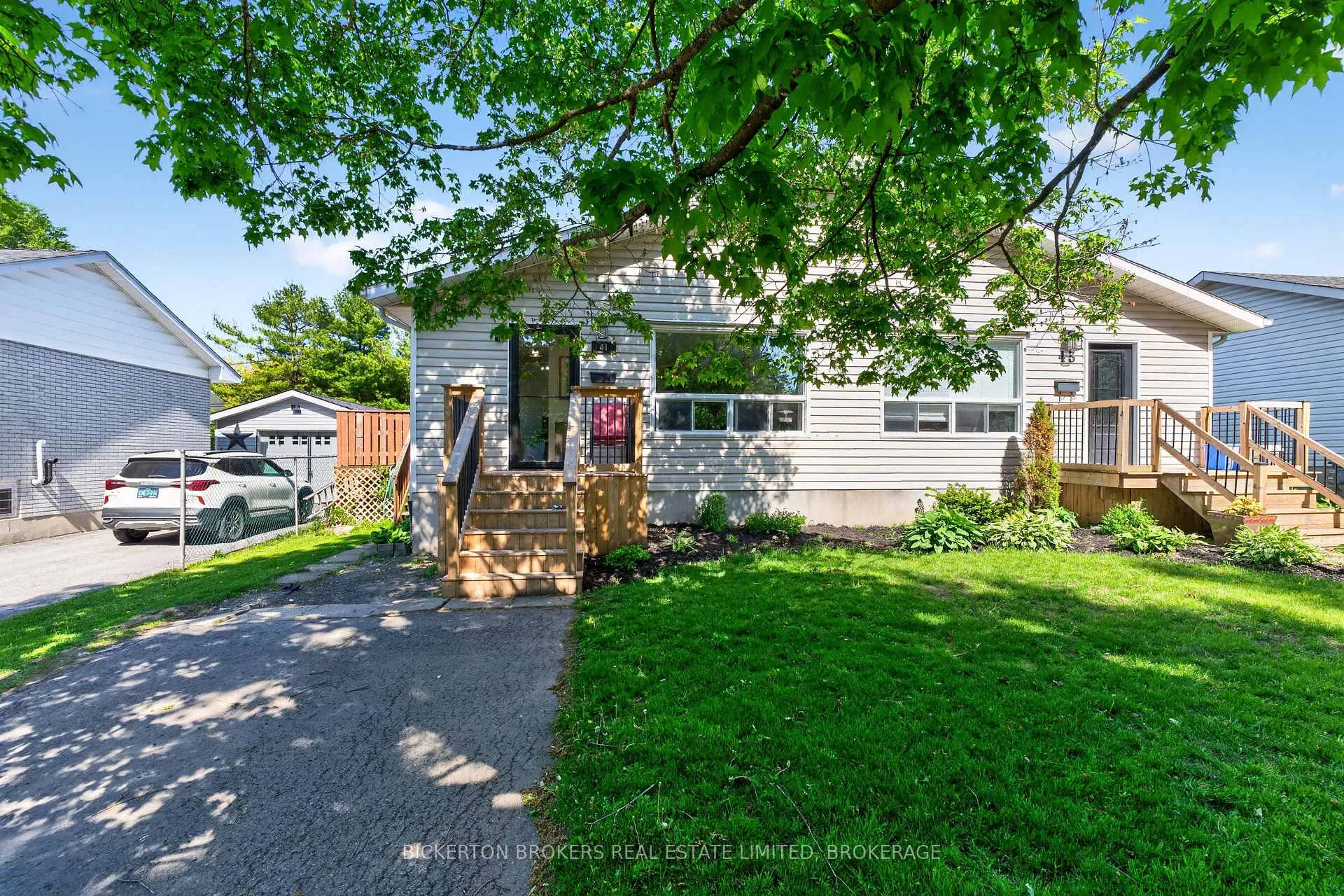 Photo 3 of 41 Maple Street S, Gananoque — HOMEH