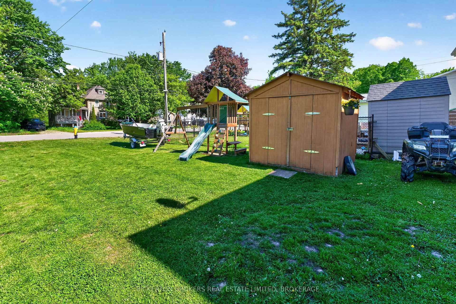 Photo 10 of 41 Maple Street S, Gananoque — HOMEH