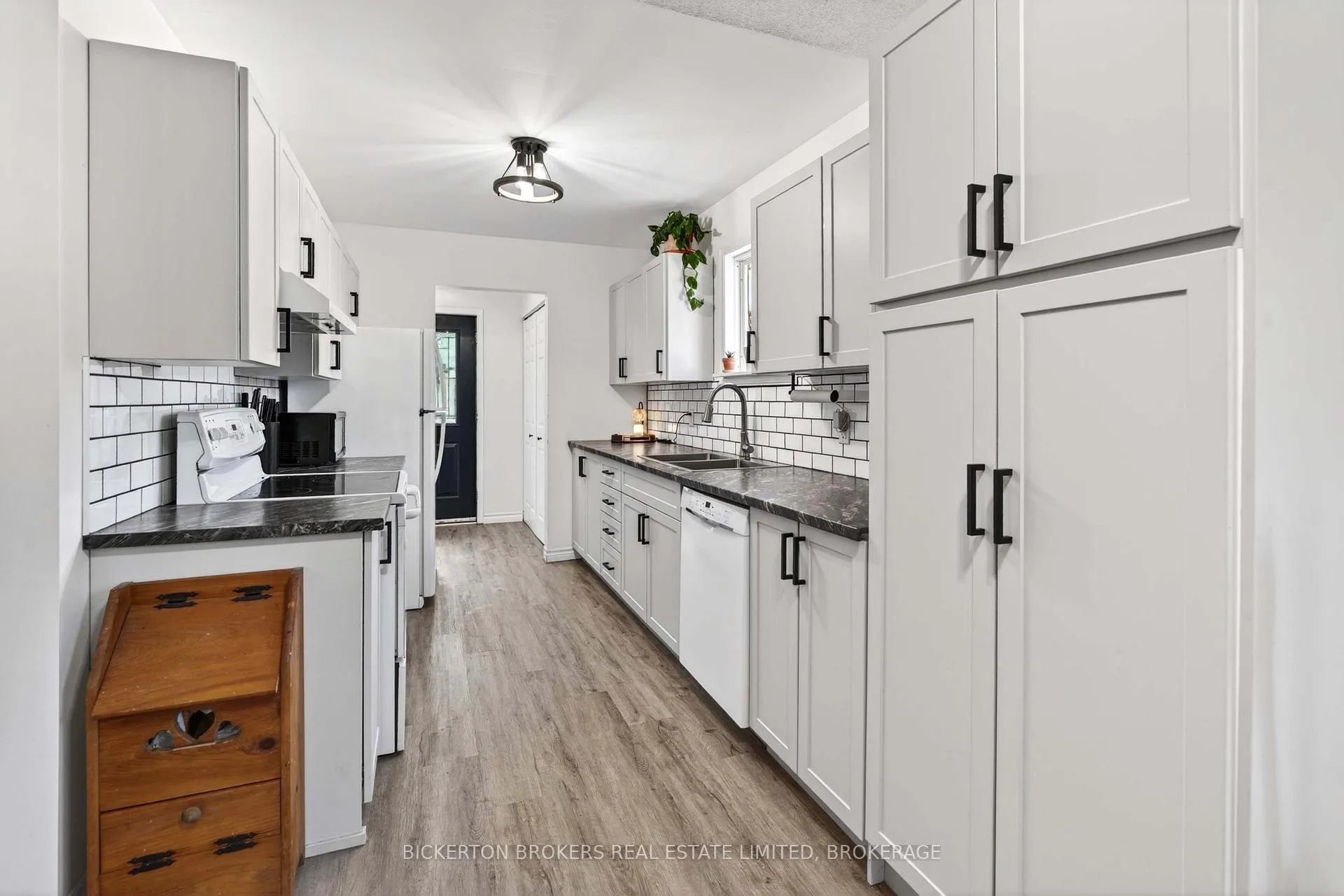 Photo 16 of 41 Maple Street S, Gananoque — HOMEH