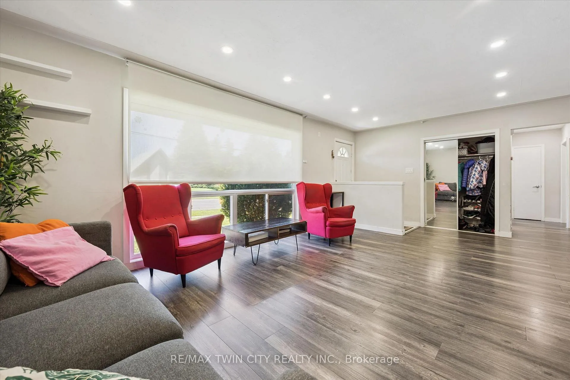 Photo 5 of 134 Westmount Road E, Kitchener — HOMEH