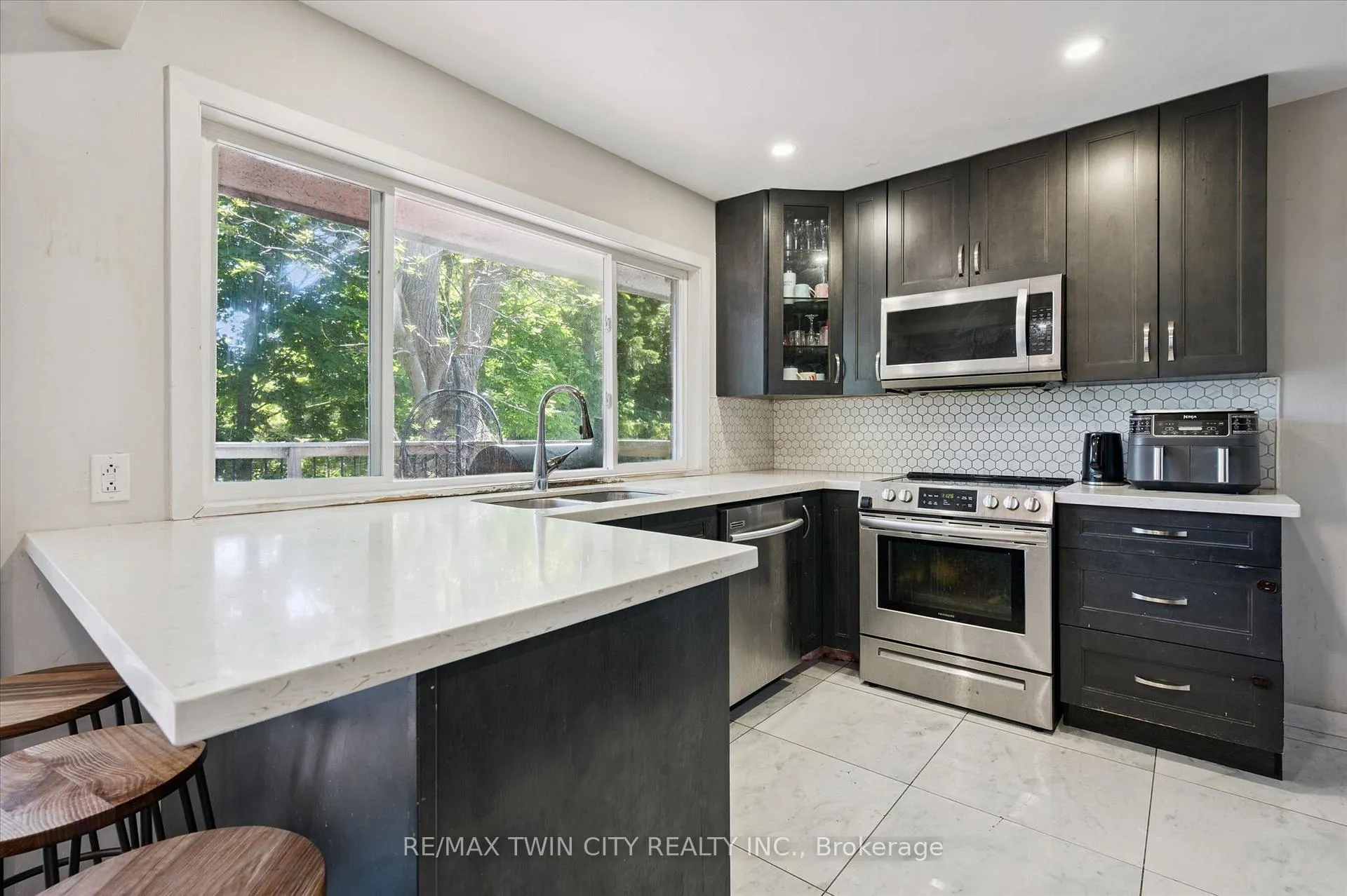 Photo 8 of 134 Westmount Road E, Kitchener — HOMEH