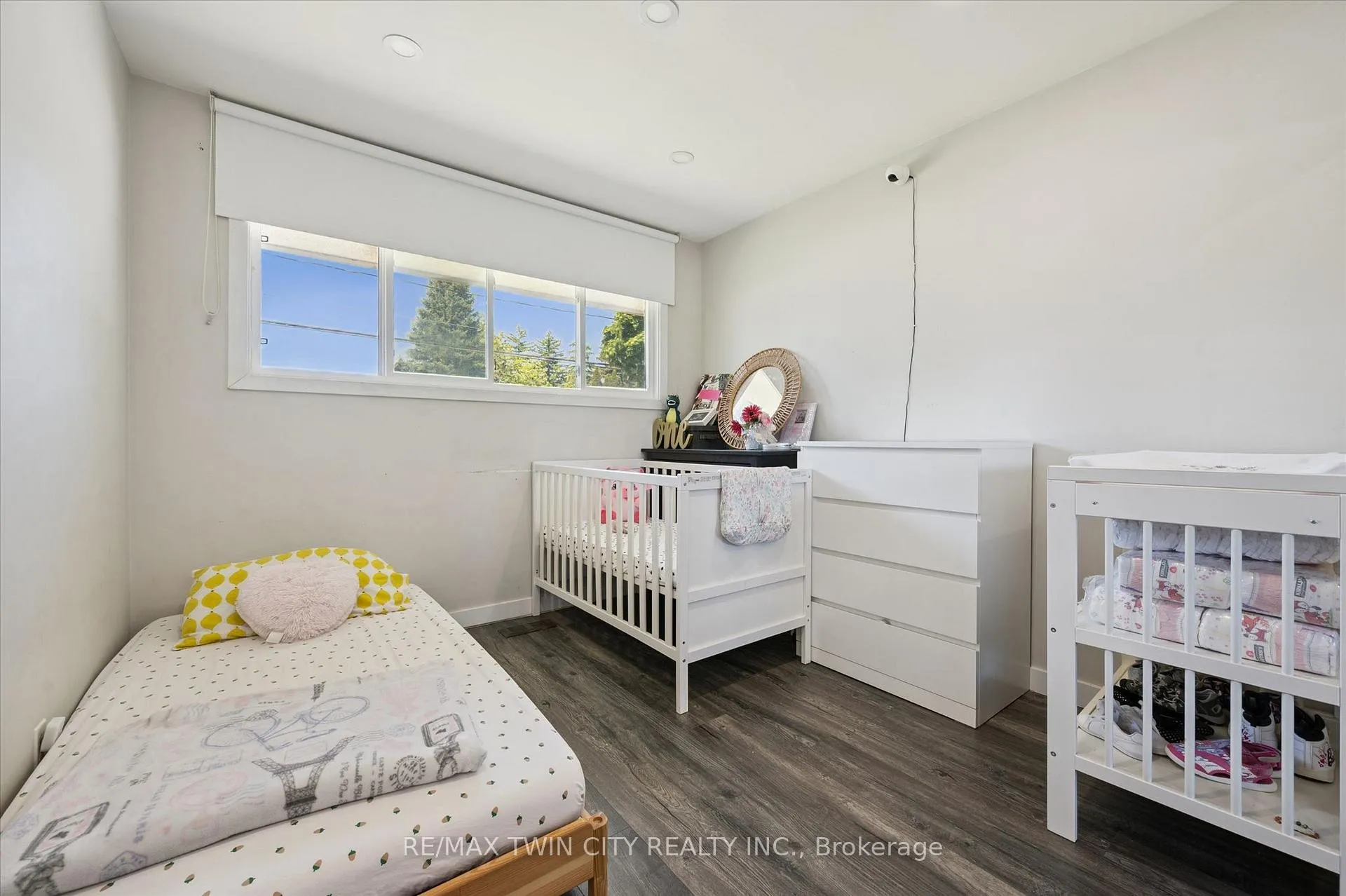 Photo 11 of 134 Westmount Road E, Kitchener — HOMEH