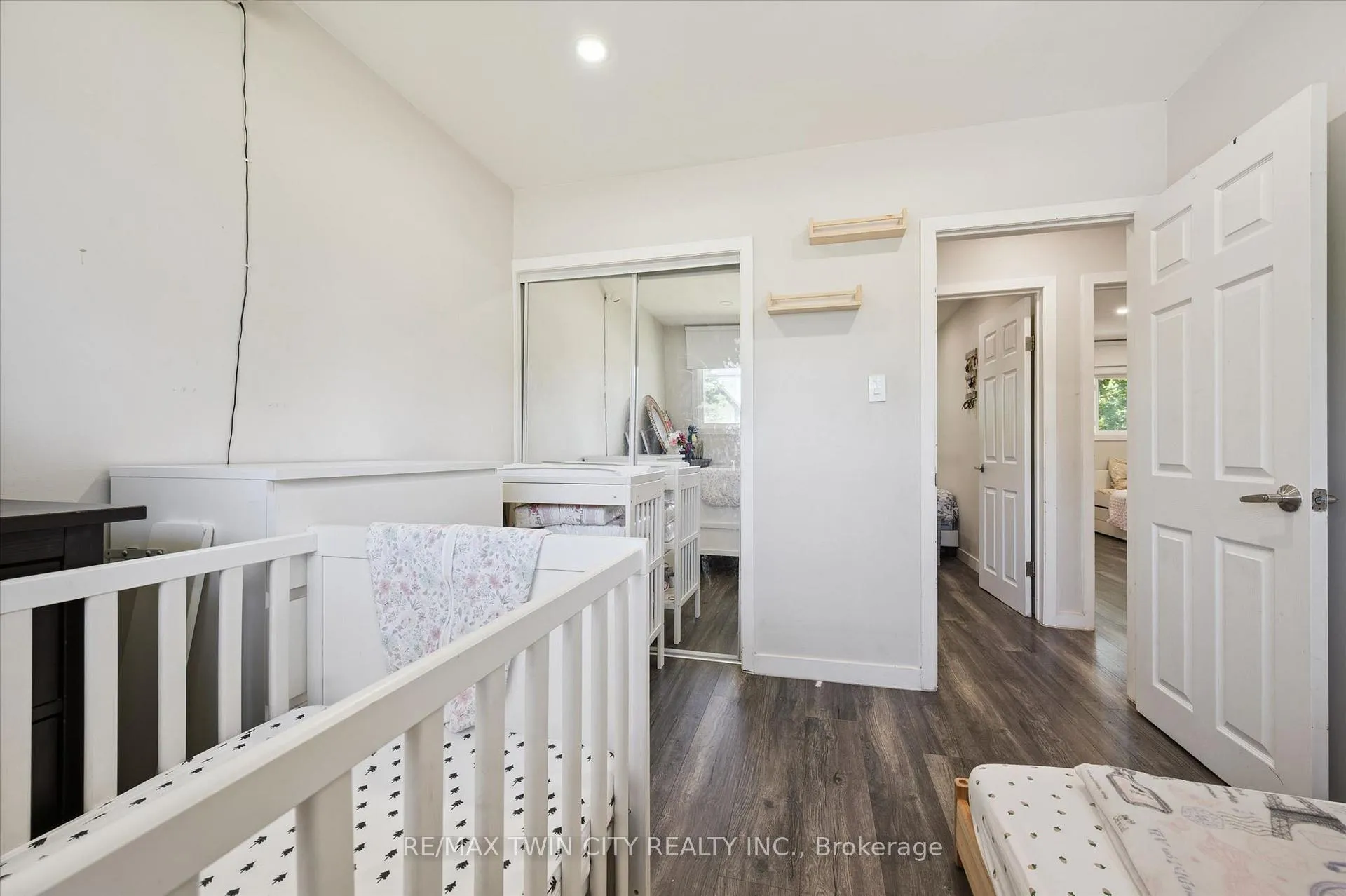 Photo 12 of 134 Westmount Road E, Kitchener — HOMEH