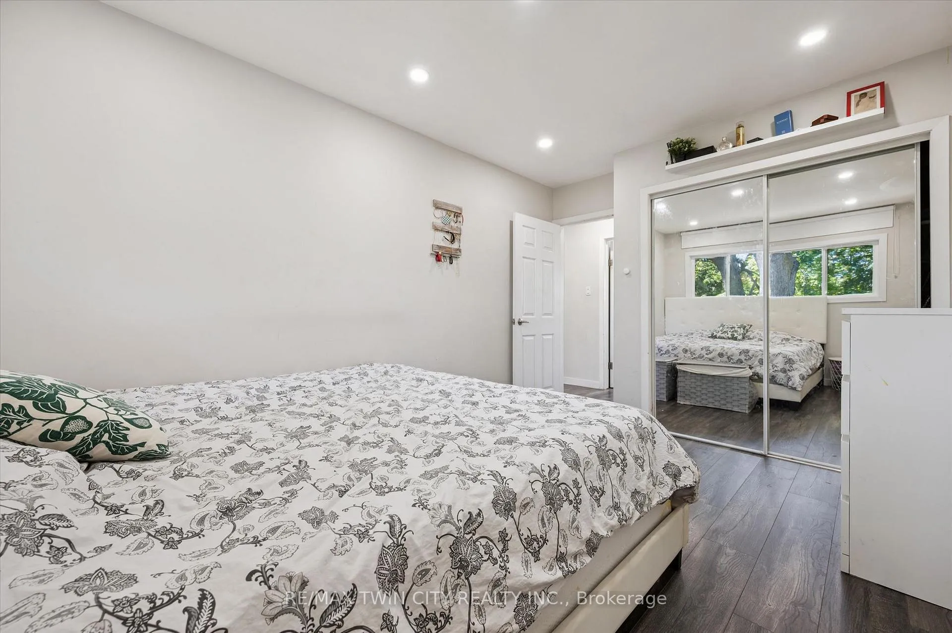 Photo 14 of 134 Westmount Road E, Kitchener — HOMEH