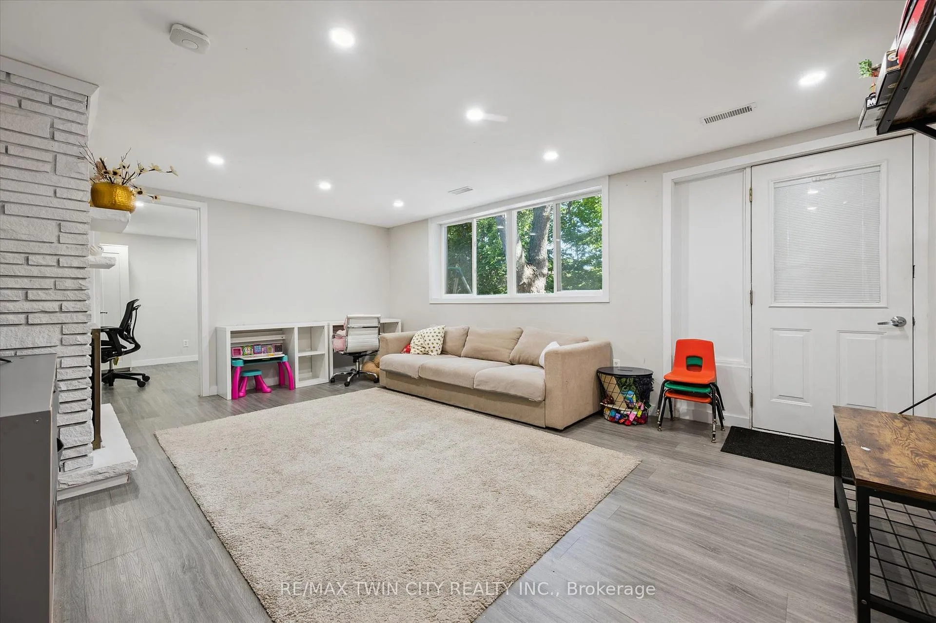 Photo 18 of 134 Westmount Road E, Kitchener — HOMEH
