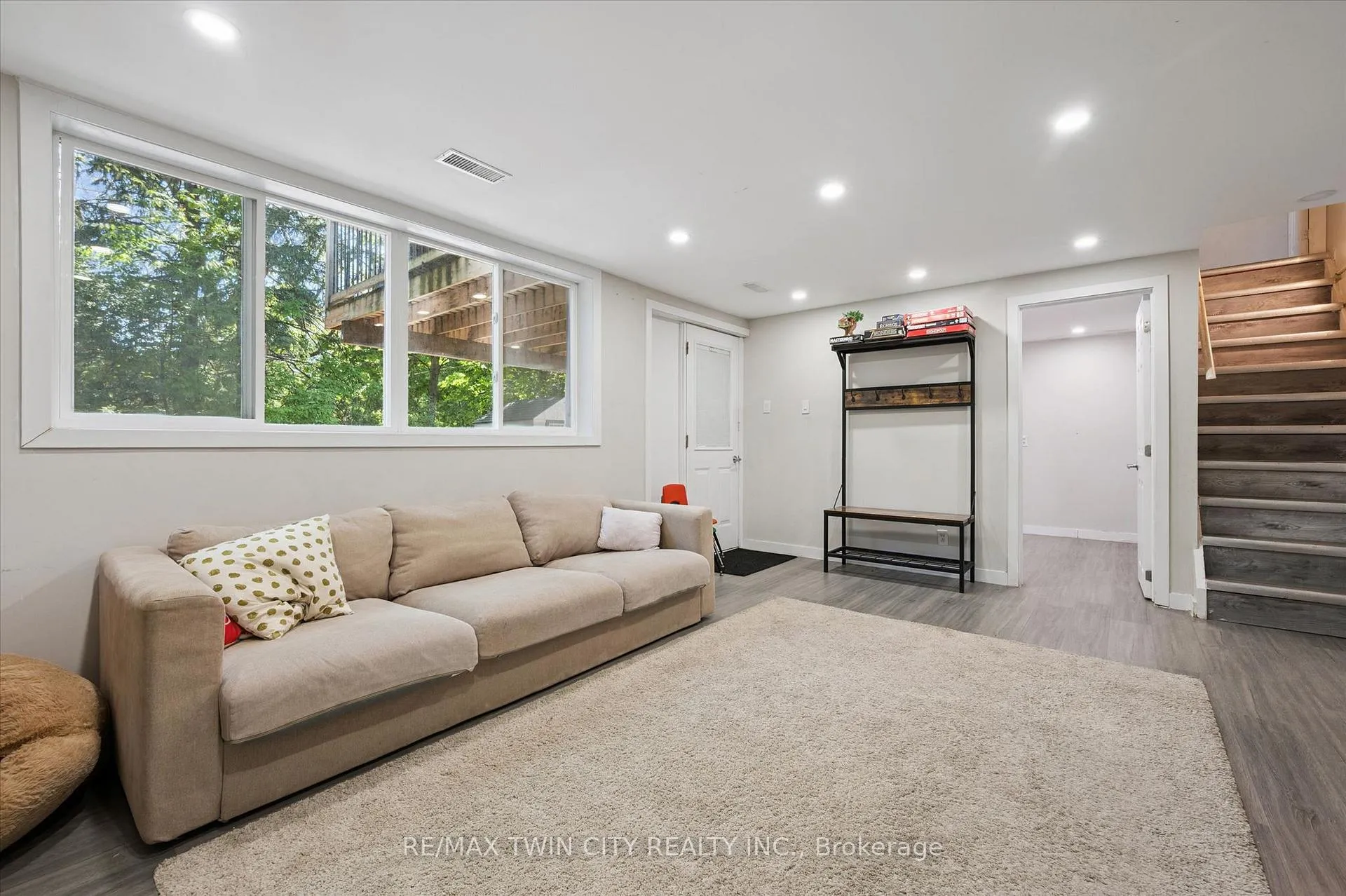 Photo 20 of 134 Westmount Road E, Kitchener — HOMEH