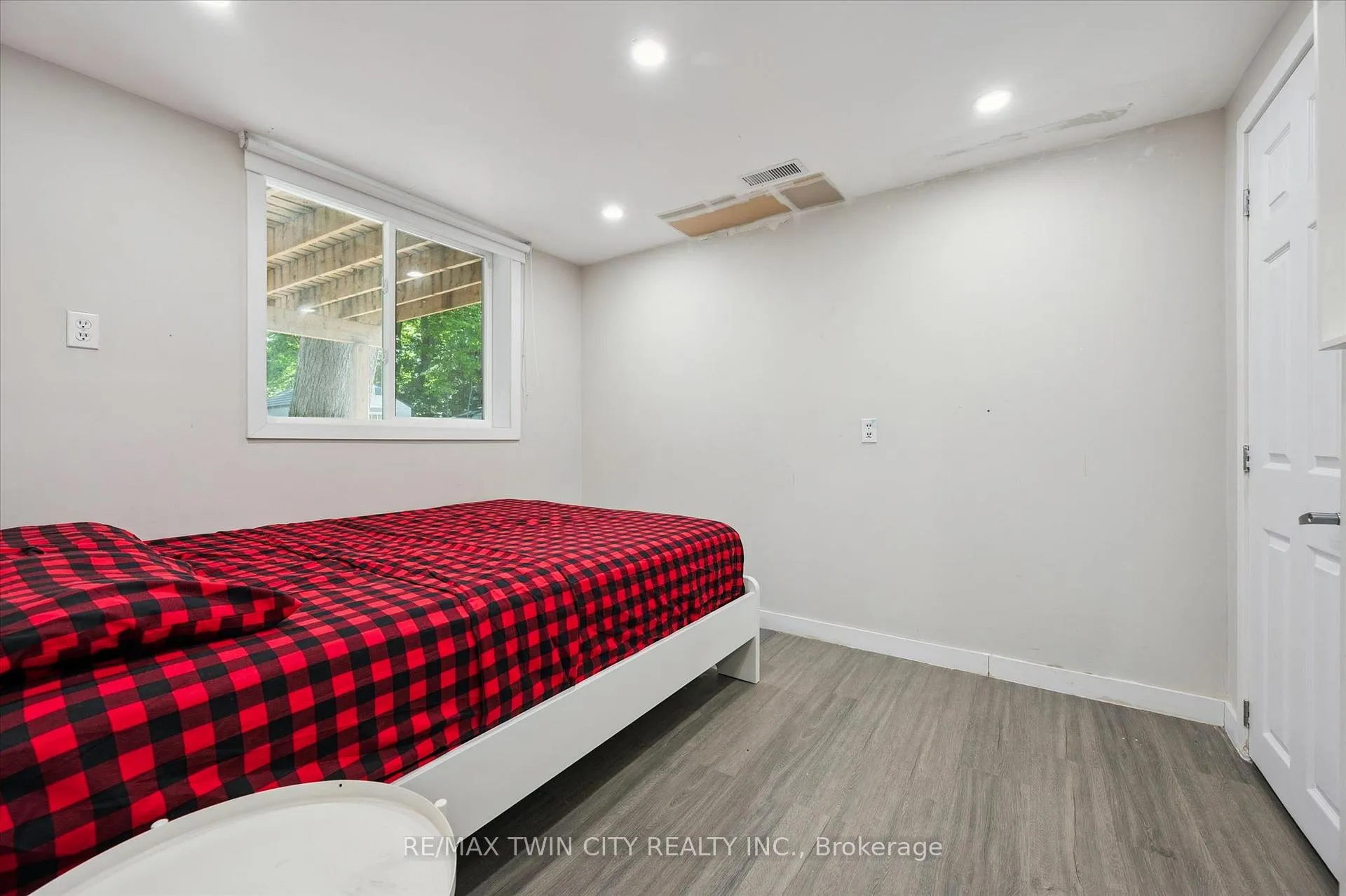 Photo 21 of 134 Westmount Road E, Kitchener — HOMEH