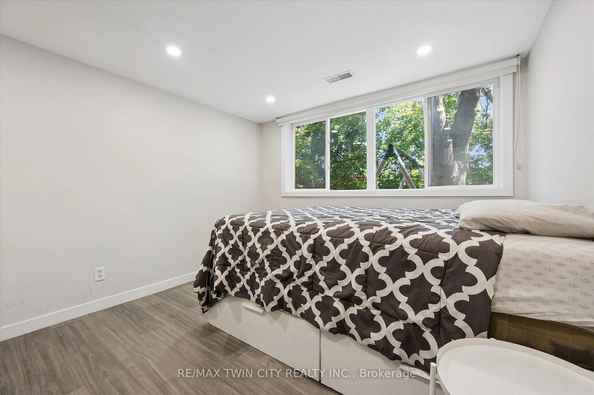 Photo 22 of 134 Westmount Road E, Kitchener — HOMEH