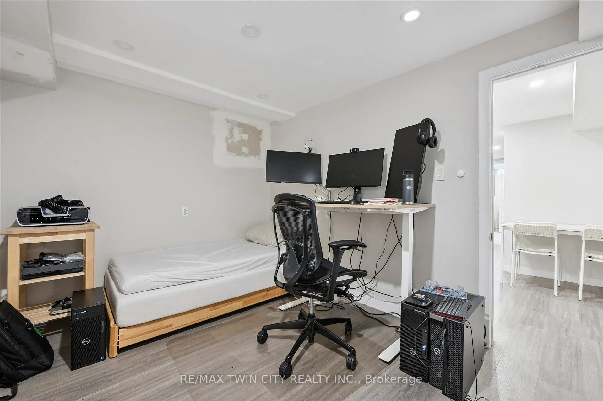 Photo 24 of 134 Westmount Road E, Kitchener — HOMEH