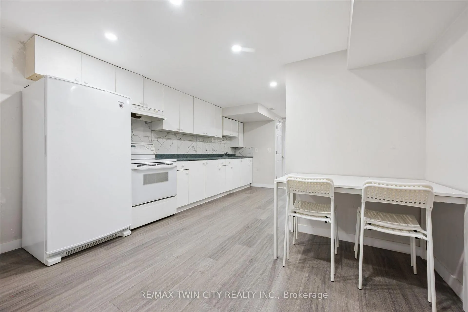Photo 25 of 134 Westmount Road E, Kitchener — HOMEH
