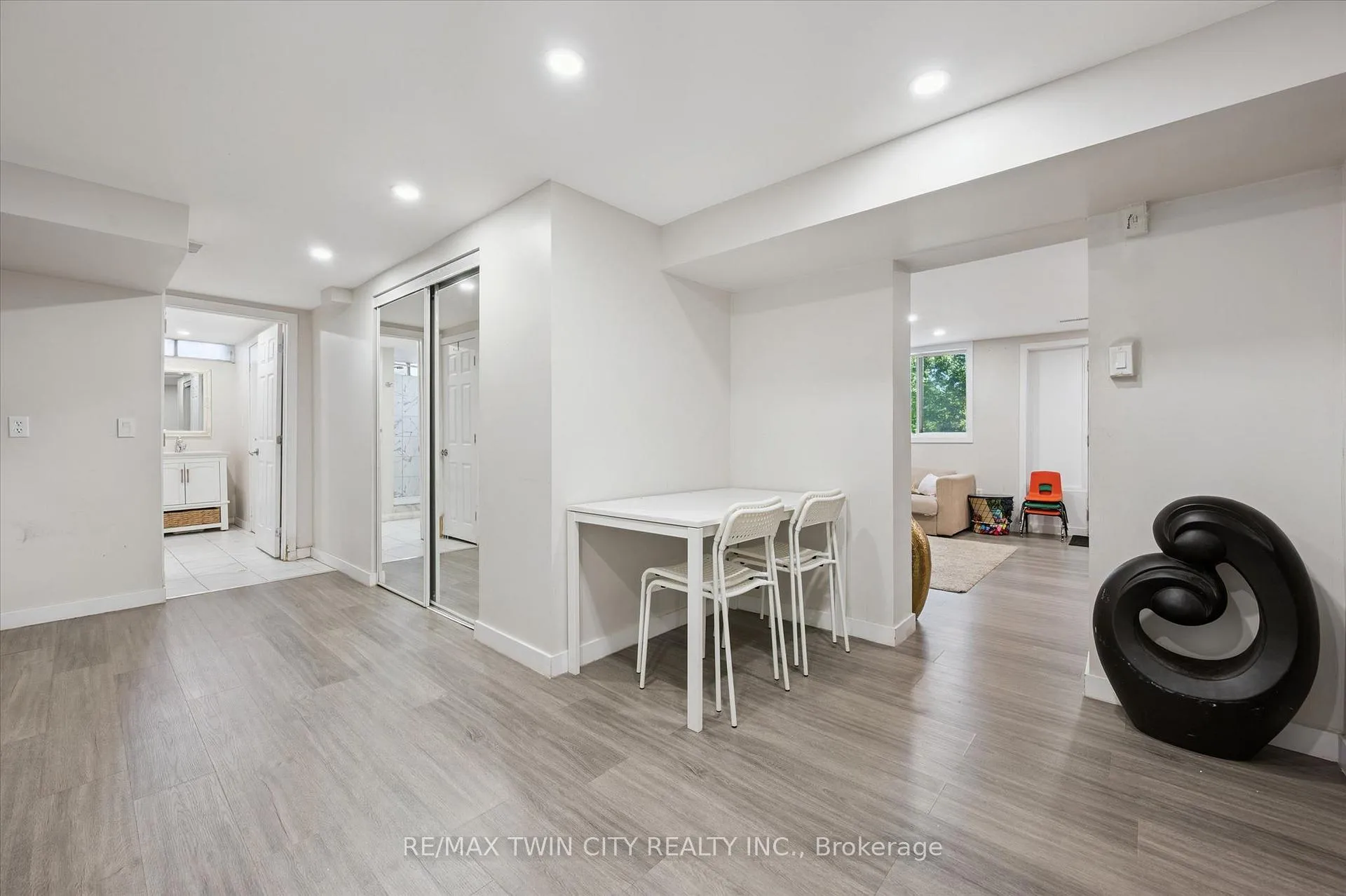 Photo 26 of 134 Westmount Road E, Kitchener — HOMEH