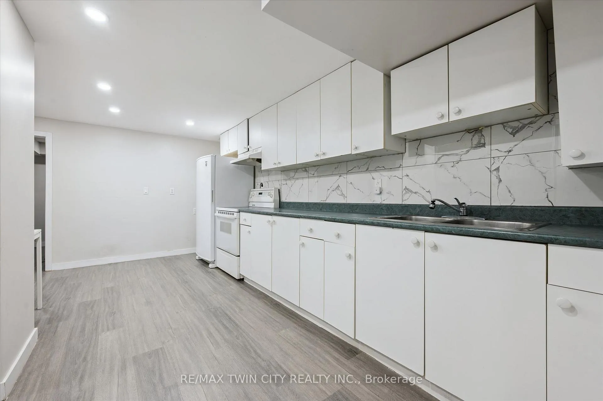 Photo 27 of 134 Westmount Road E, Kitchener — HOMEH