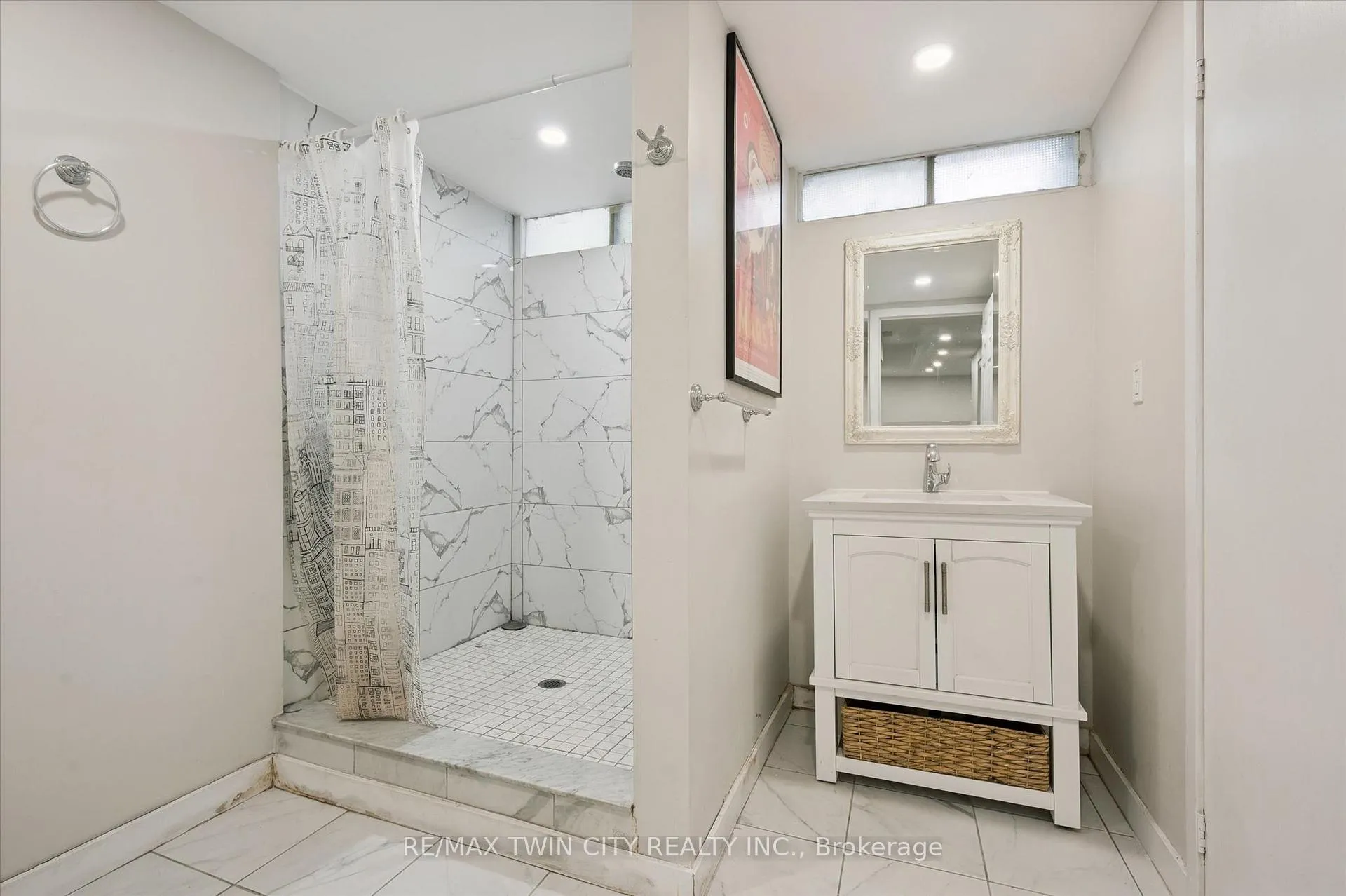 Photo 28 of 134 Westmount Road E, Kitchener — HOMEH