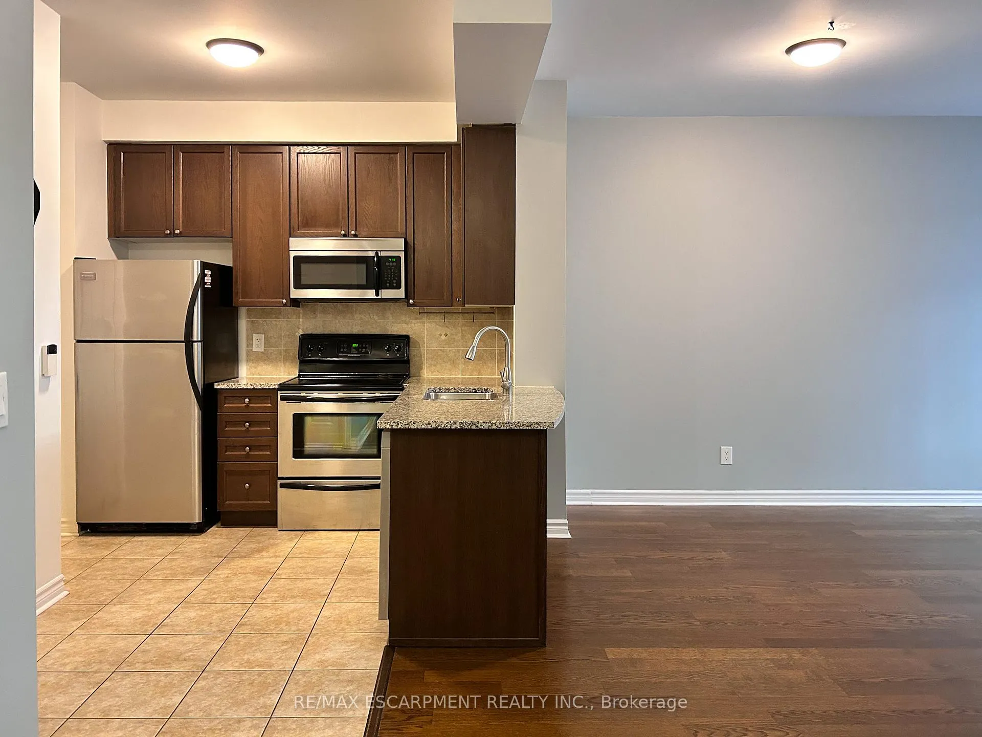 Photo 5 of Unit 110, 2391 Central Park Drive, Oakville, River Oaks — HOMEH