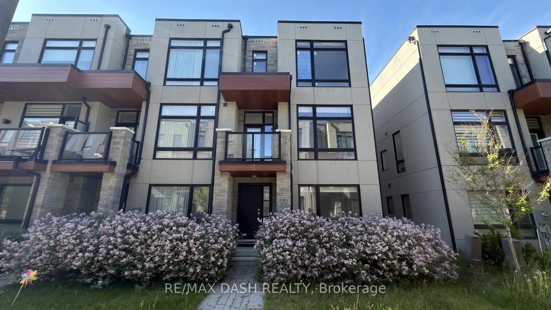 Photo 2 of 22 Brunet Drive, Vaughan, Vellore Village — HOMEH