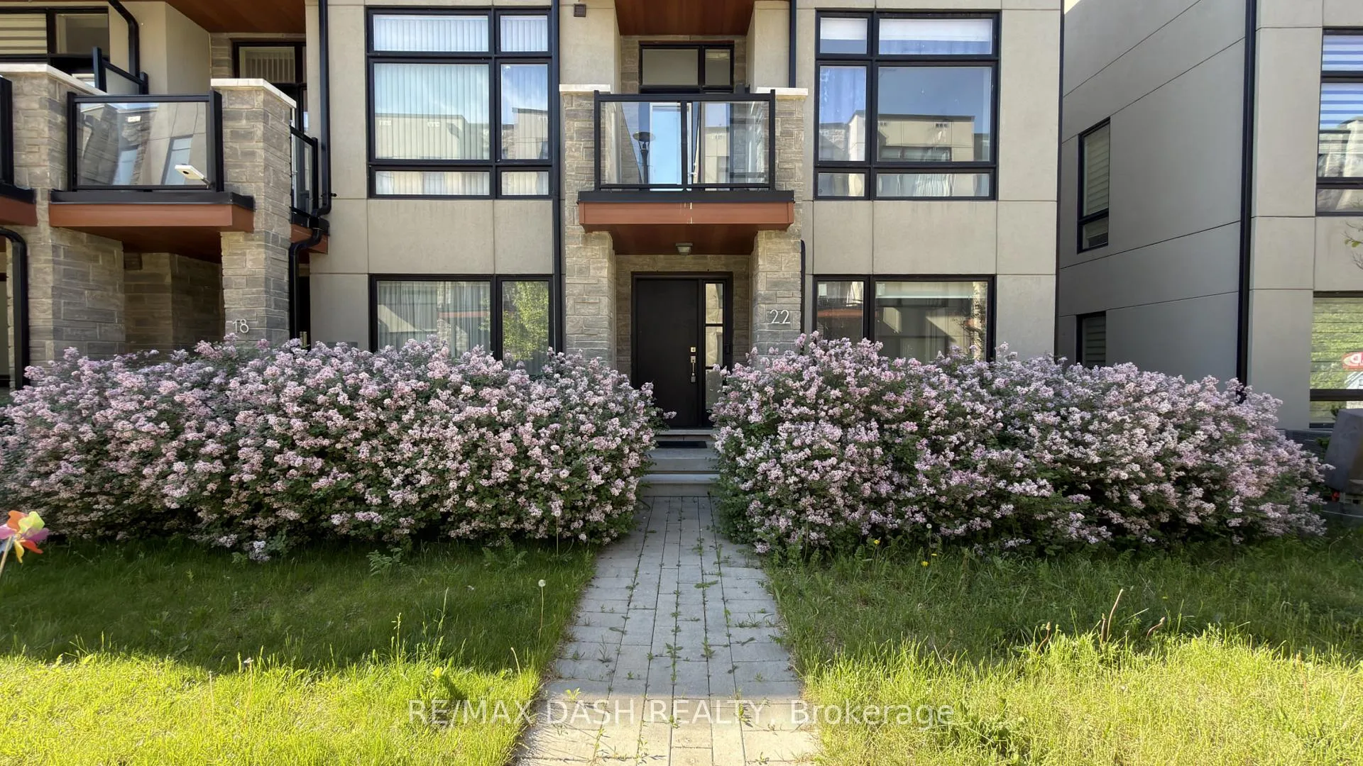 Photo 3 of 22 Brunet Drive, Vaughan, Vellore Village — HOMEH