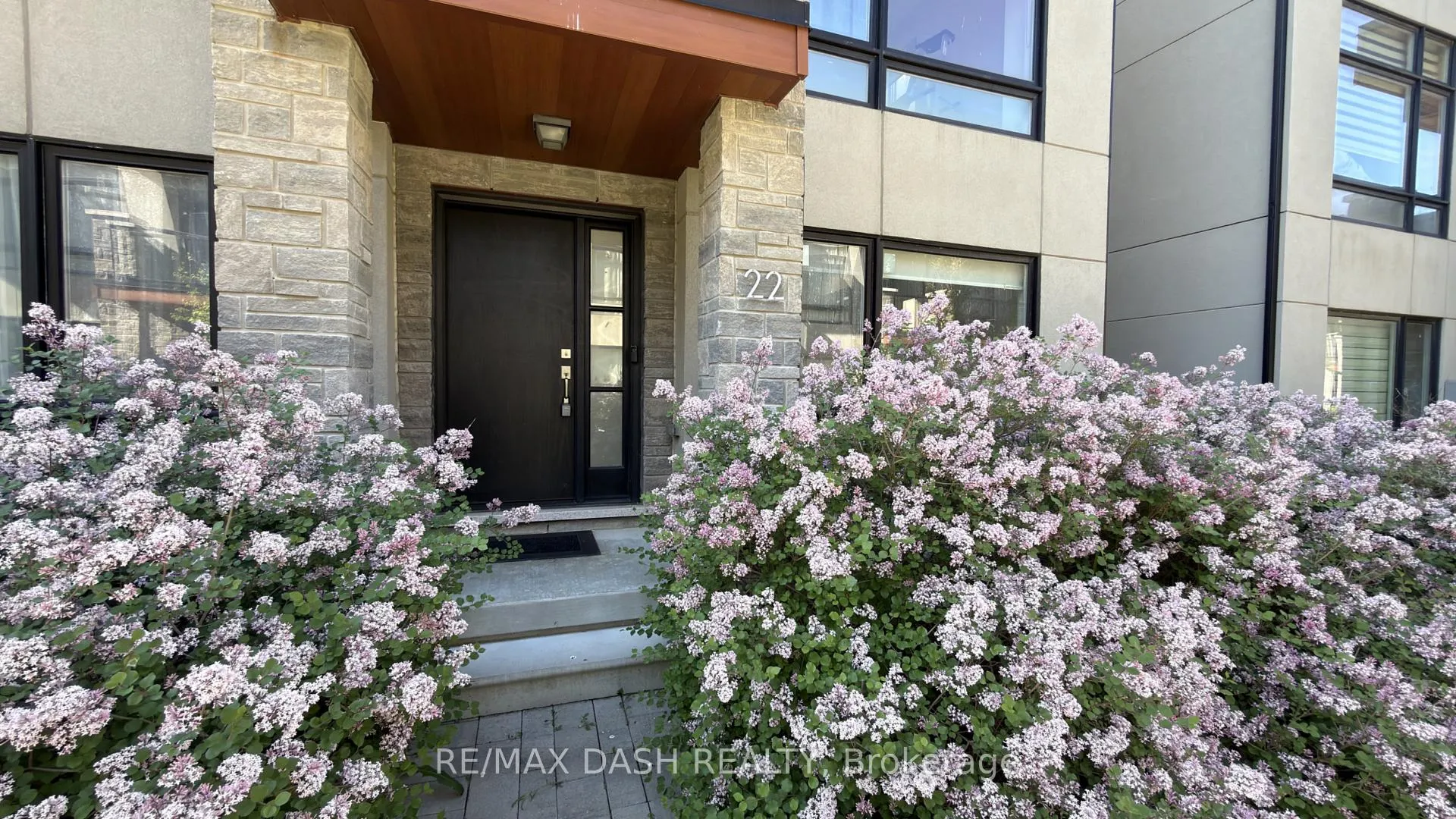 Photo 4 of 22 Brunet Drive, Vaughan, Vellore Village — HOMEH