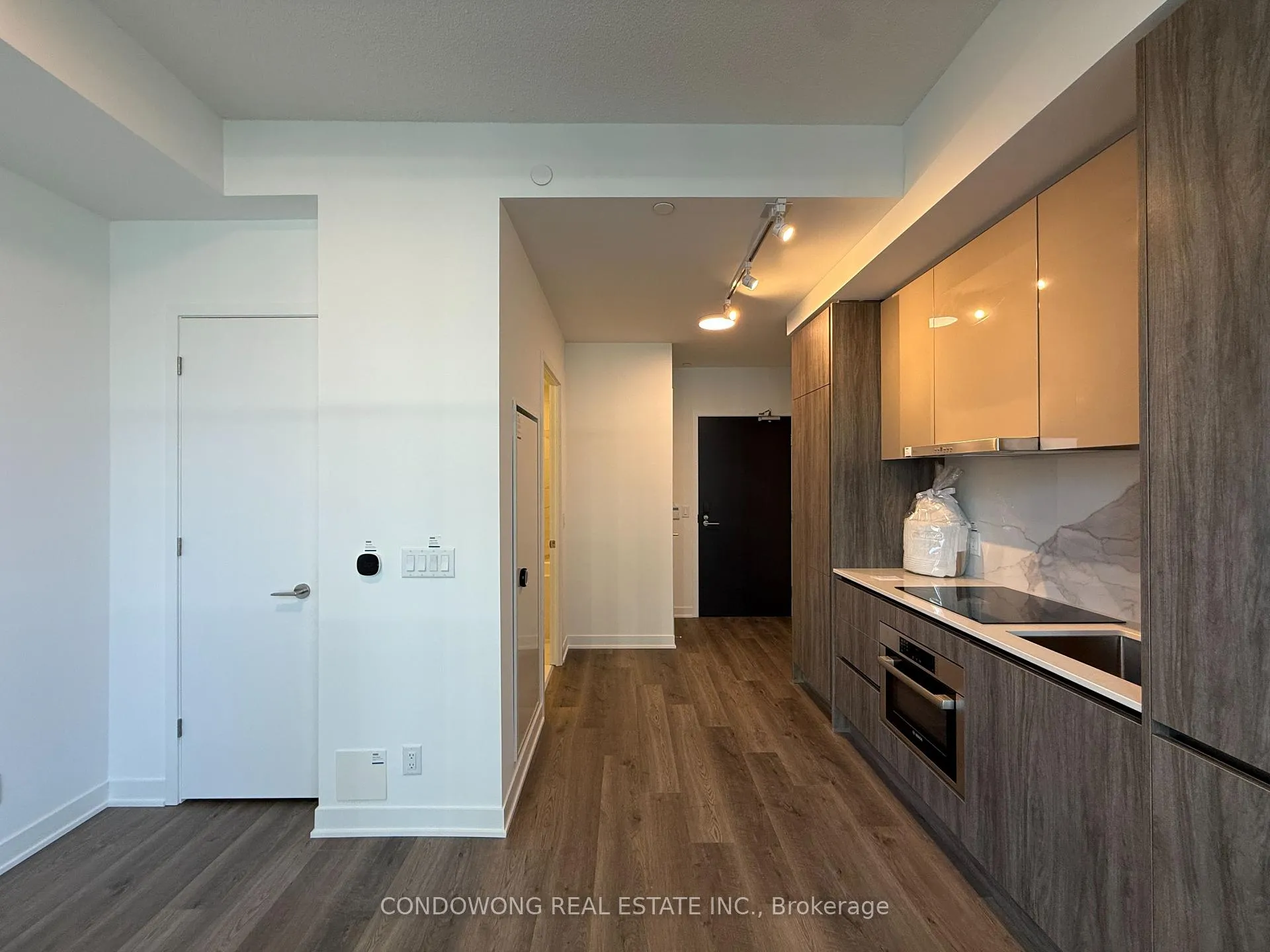 Photo 3 of Unit 1110, 180 Front Street E, Toronto, Moss Park — HOMEH