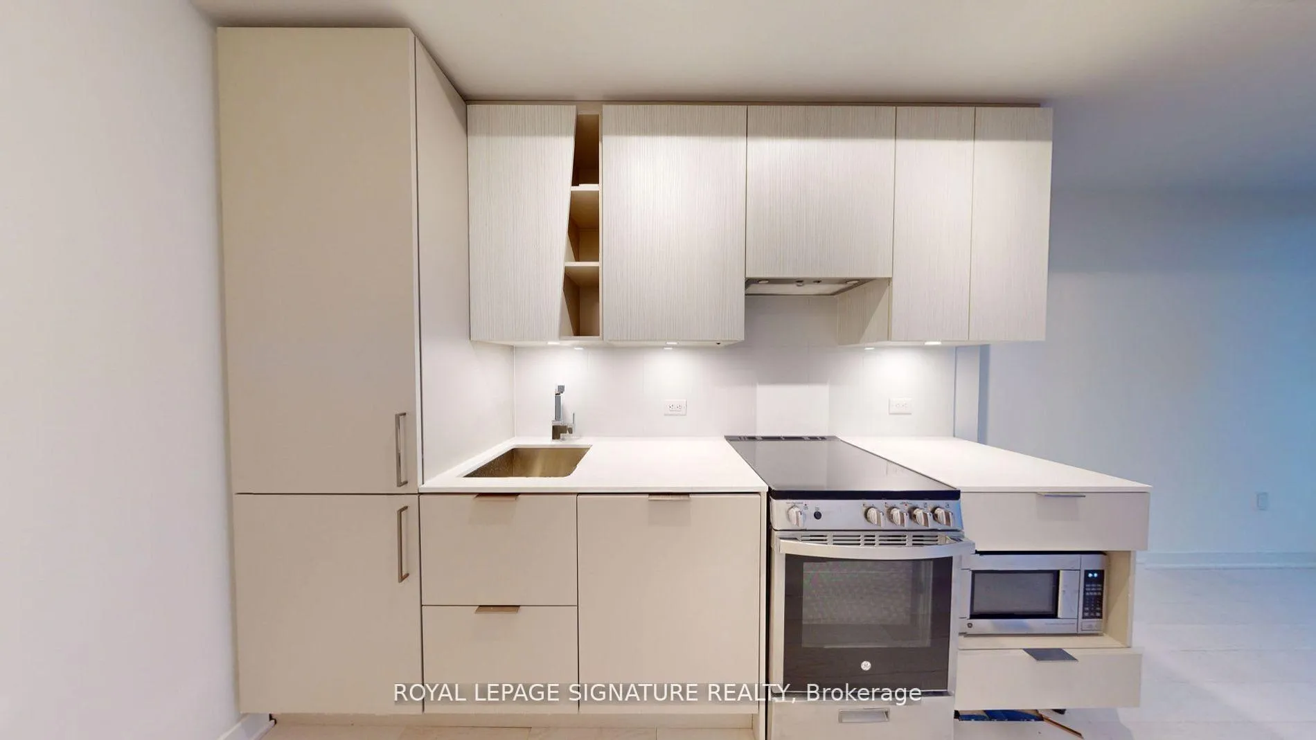 Photo 4 of Unit 2505, 3900 Confederation Parkway, Mississauga, City Centre — HOMEH