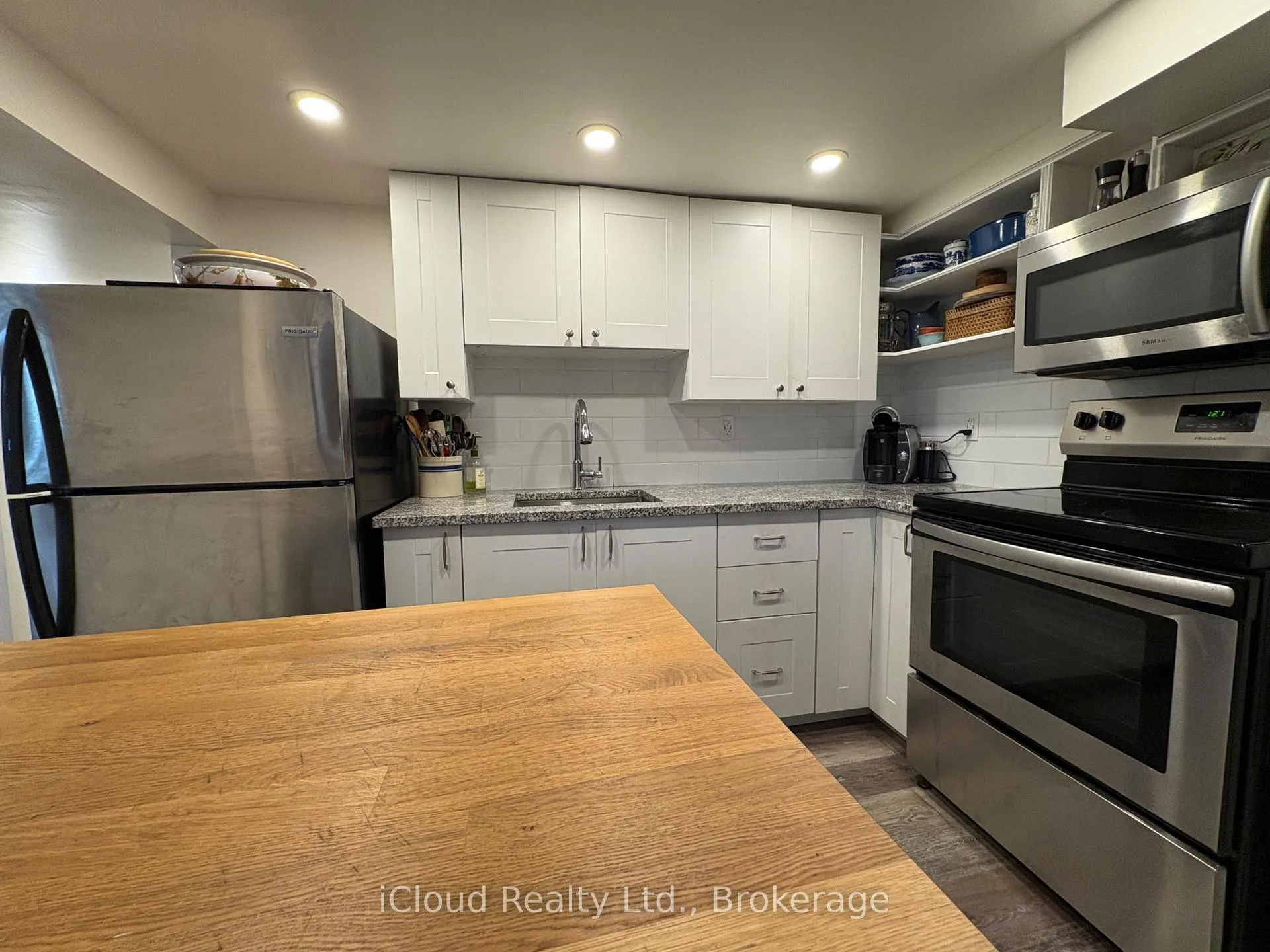 Photo 3 of 105 East 4th Street, Hamilton, Centremount — HOMEH