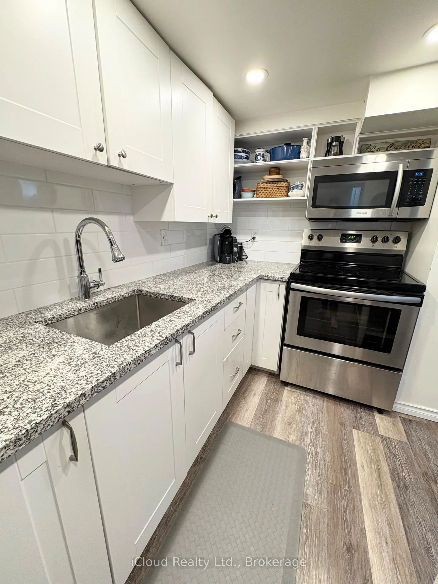 Photo 4 of 105 East 4th Street, Hamilton, Centremount — HOMEH