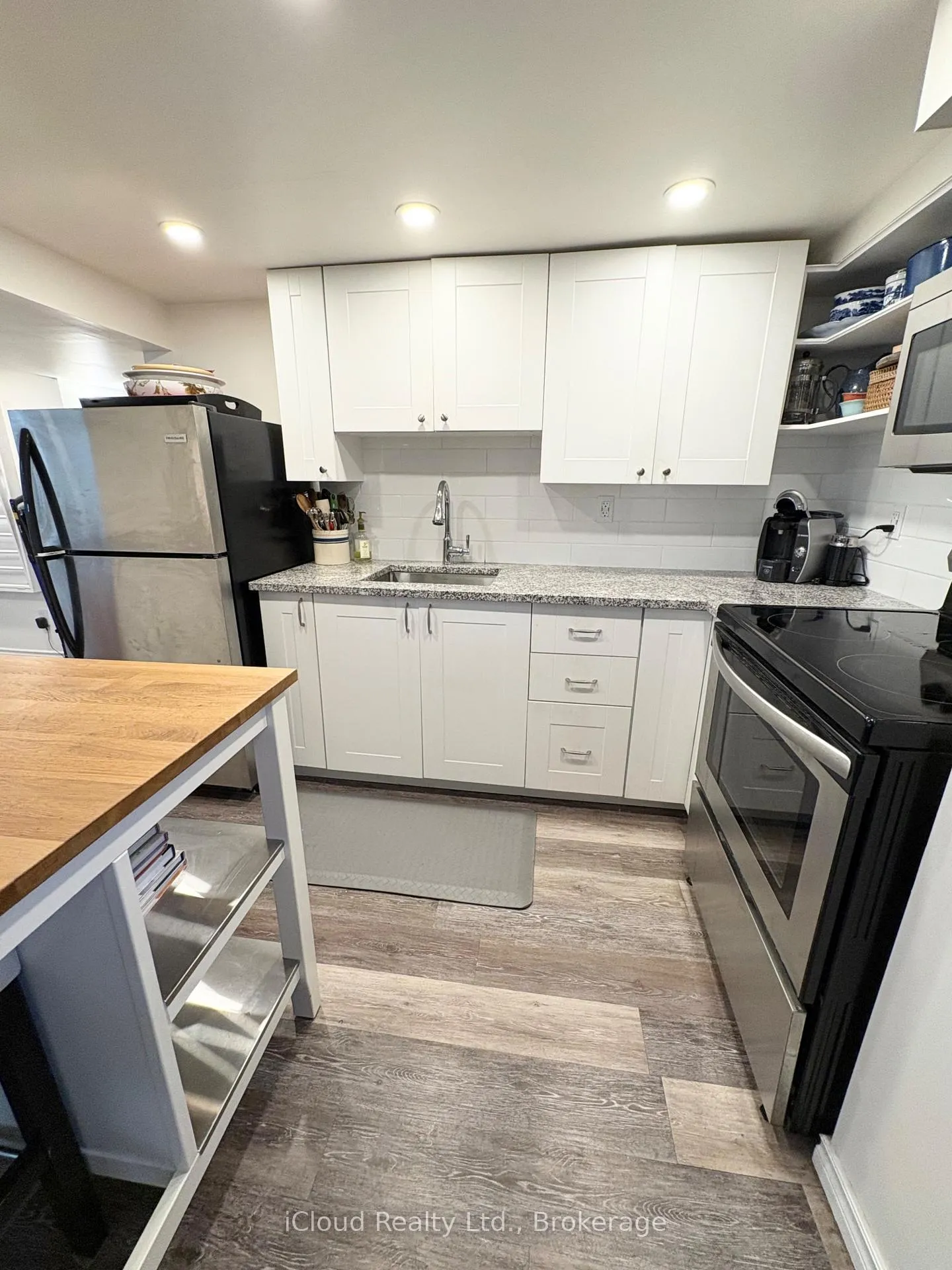 Photo 5 of 105 East 4th Street, Hamilton, Centremount — HOMEH