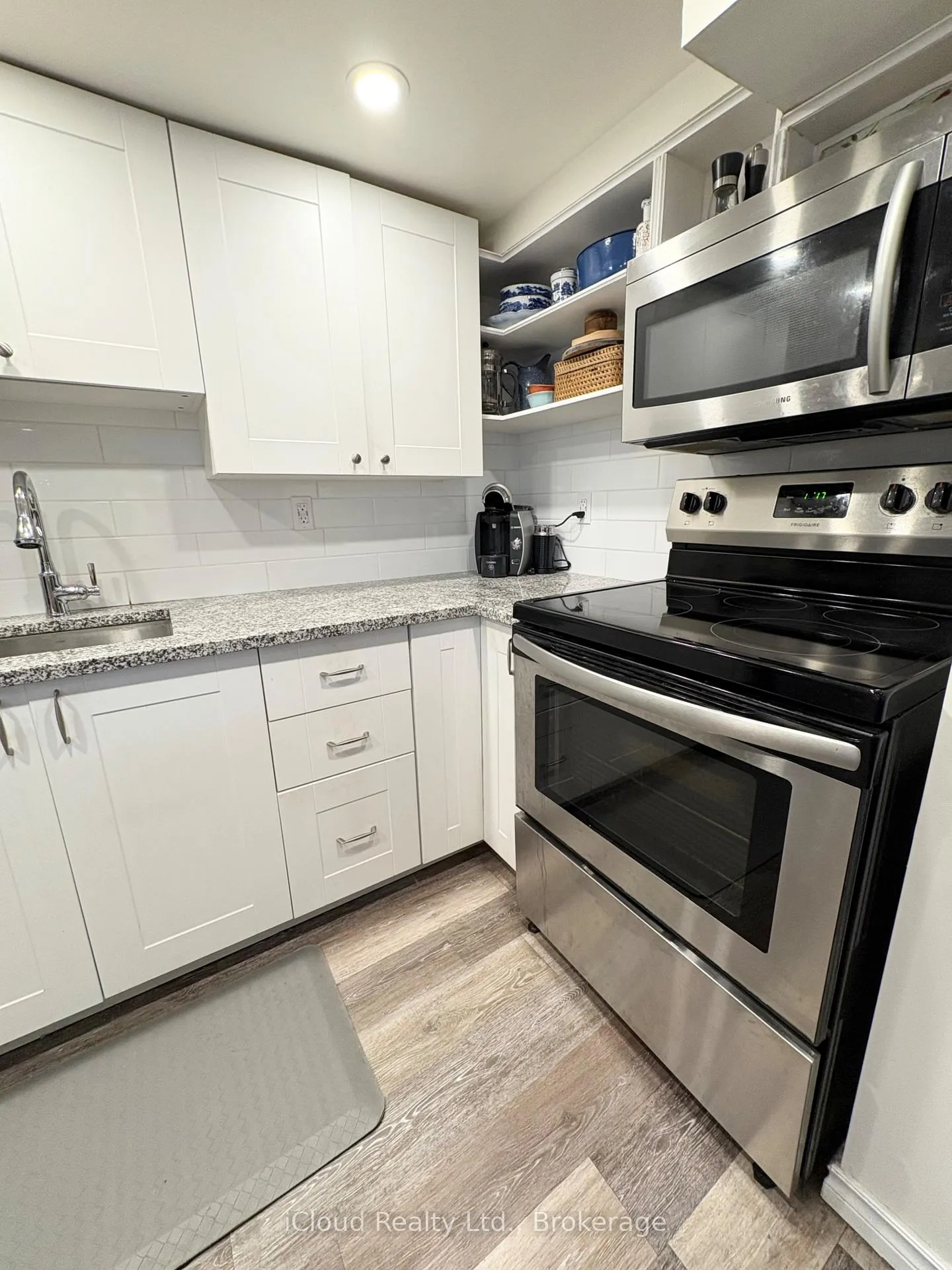 Photo 6 of 105 East 4th Street, Hamilton, Centremount — HOMEH