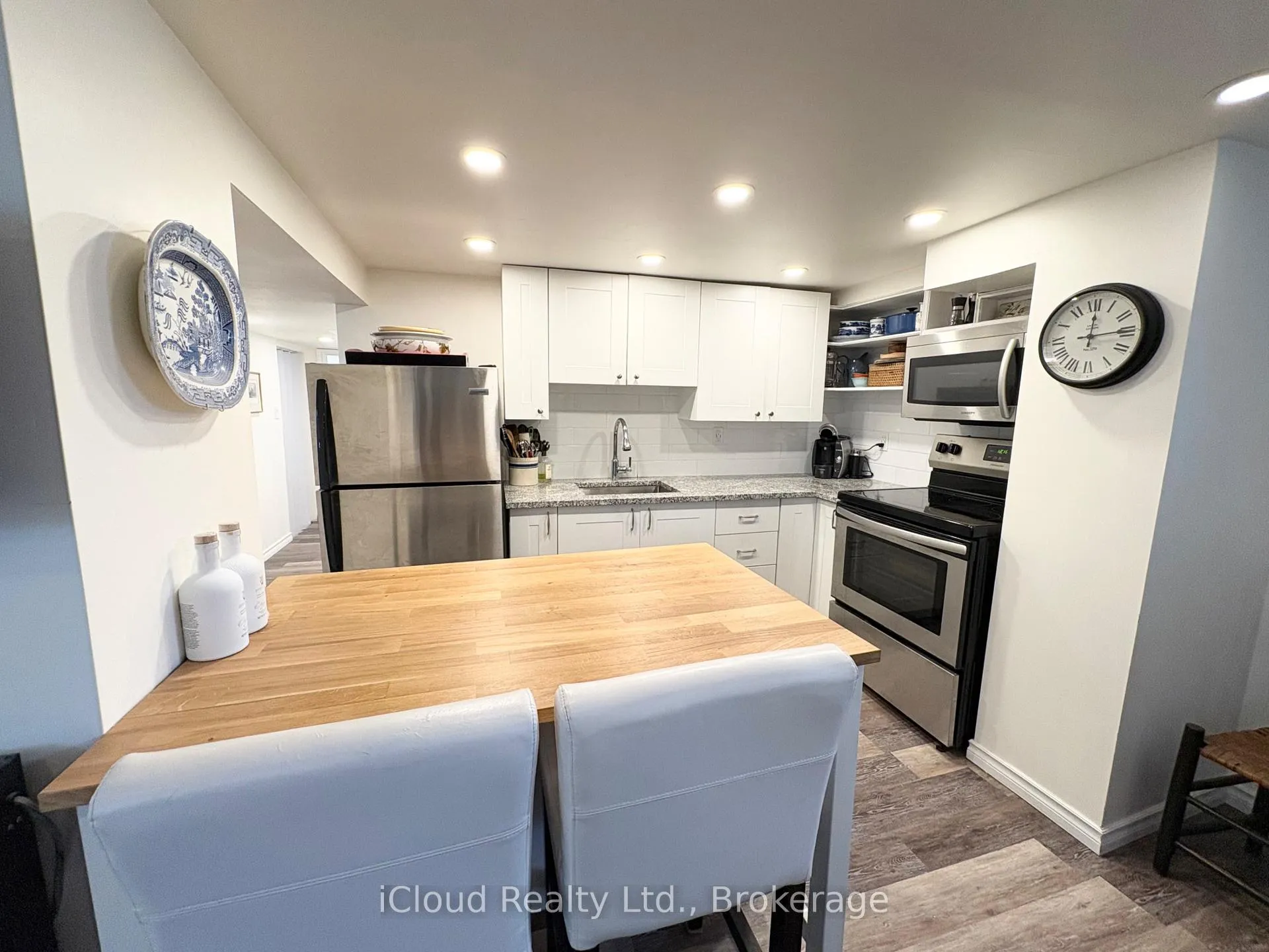Photo 9 of 105 East 4th Street, Hamilton, Centremount — HOMEH
