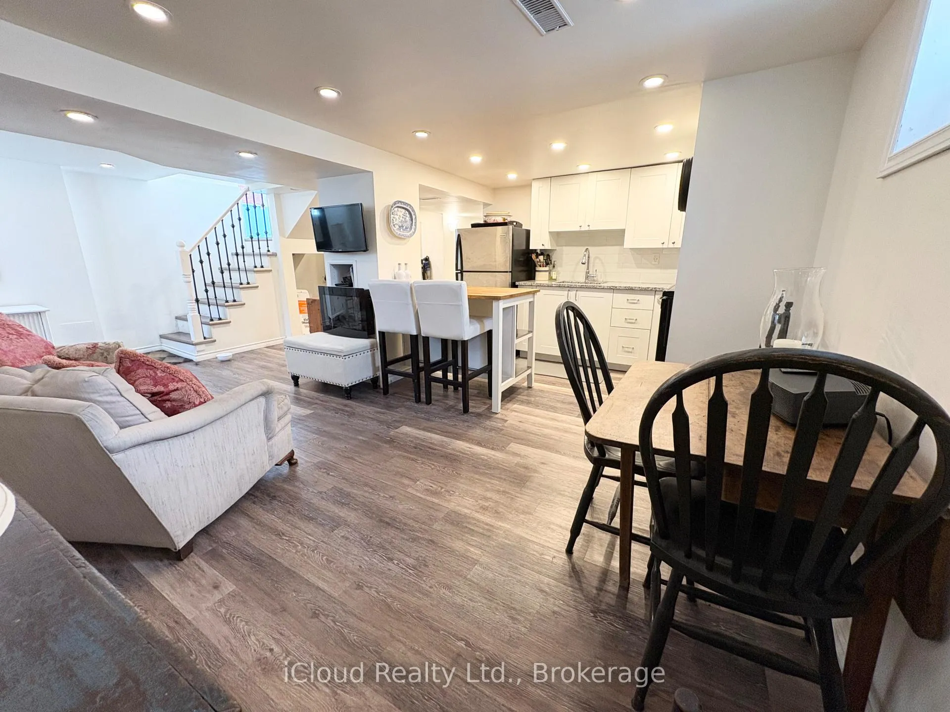 Photo 12 of 105 East 4th Street, Hamilton, Centremount — HOMEH