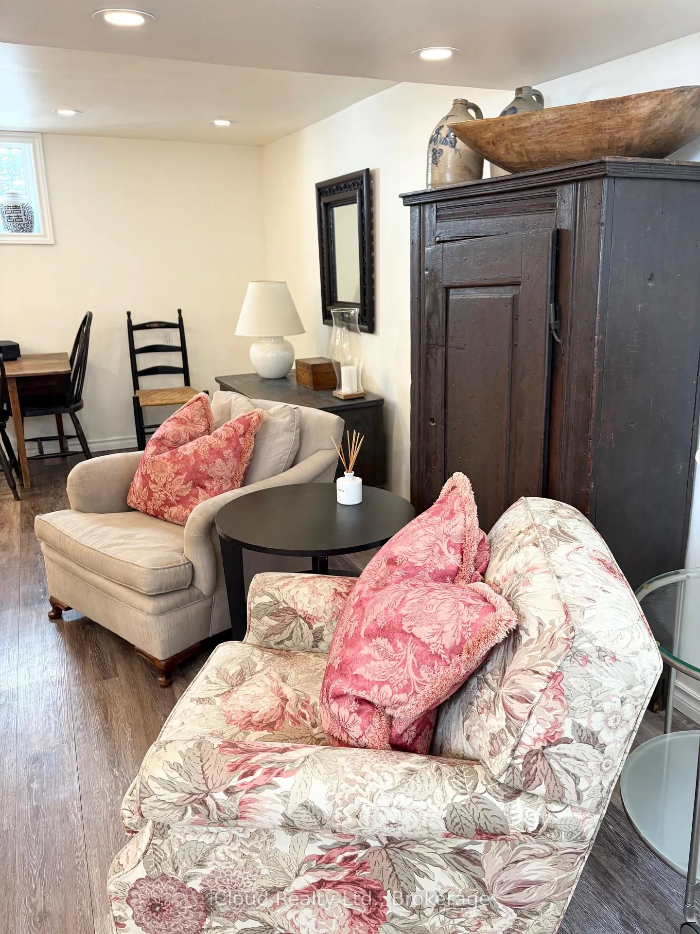 Photo 14 of 105 East 4th Street, Hamilton, Centremount — HOMEH