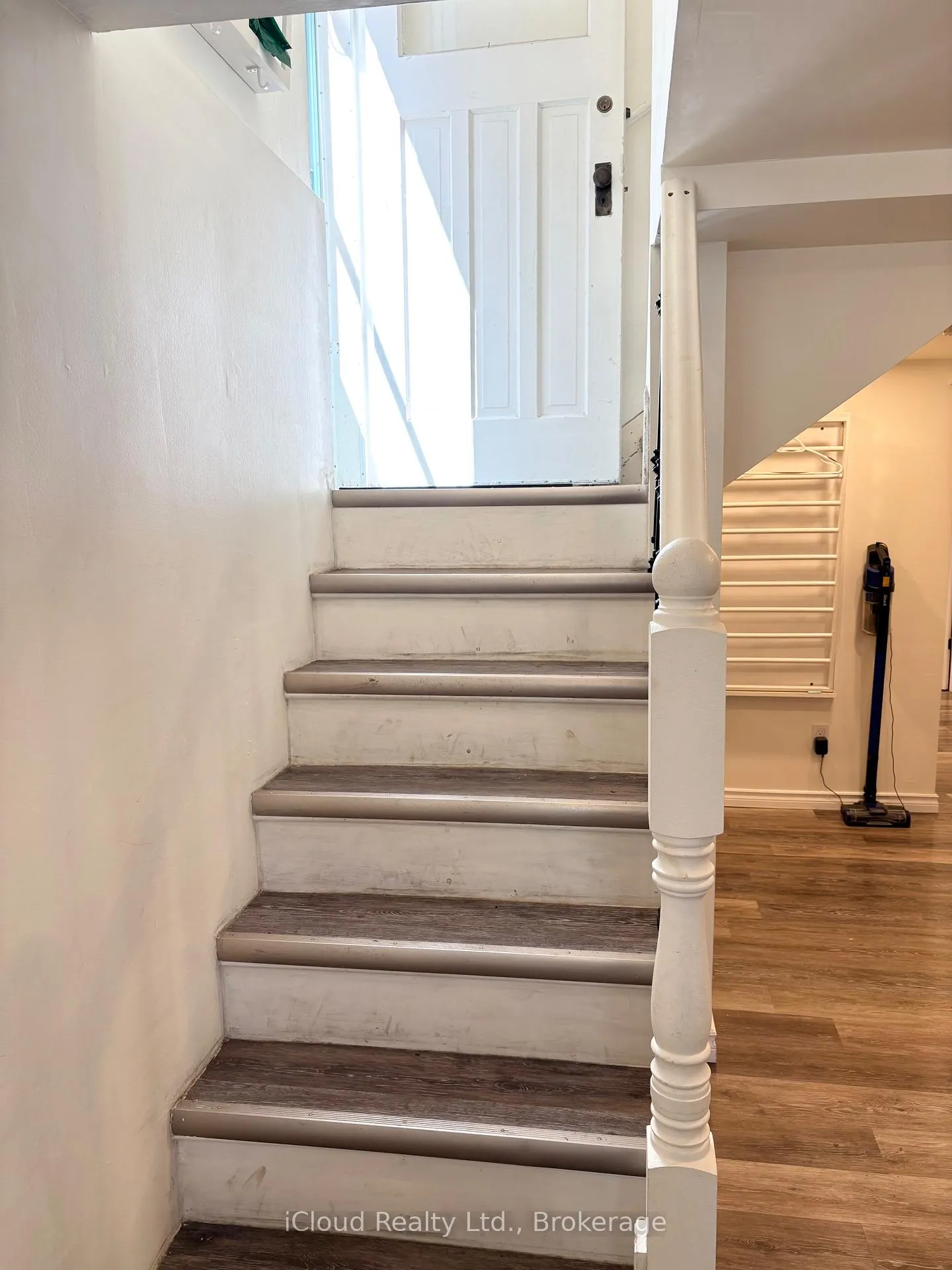 Photo 15 of 105 East 4th Street, Hamilton, Centremount — HOMEH