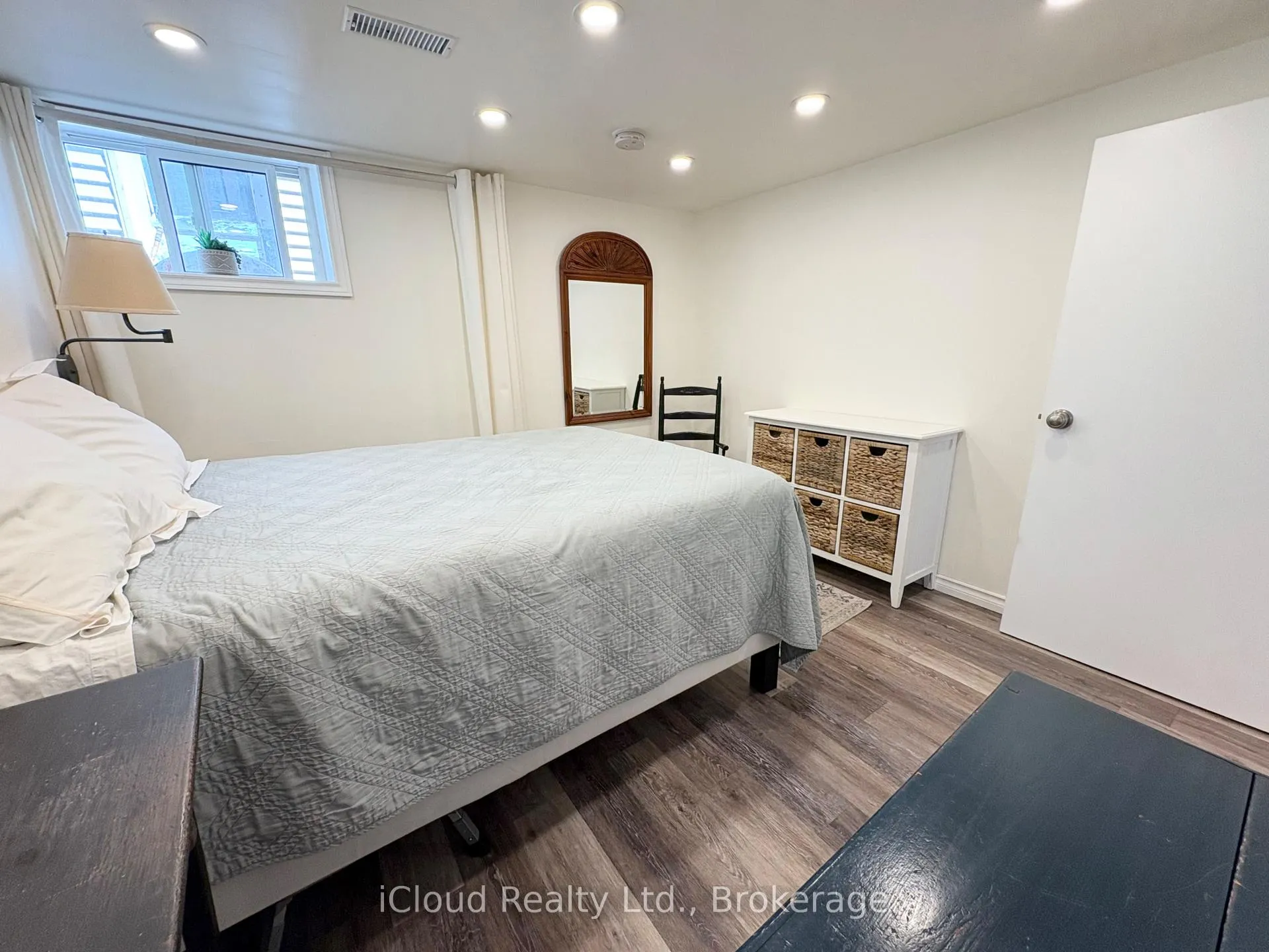 Photo 19 of 105 East 4th Street, Hamilton, Centremount — HOMEH