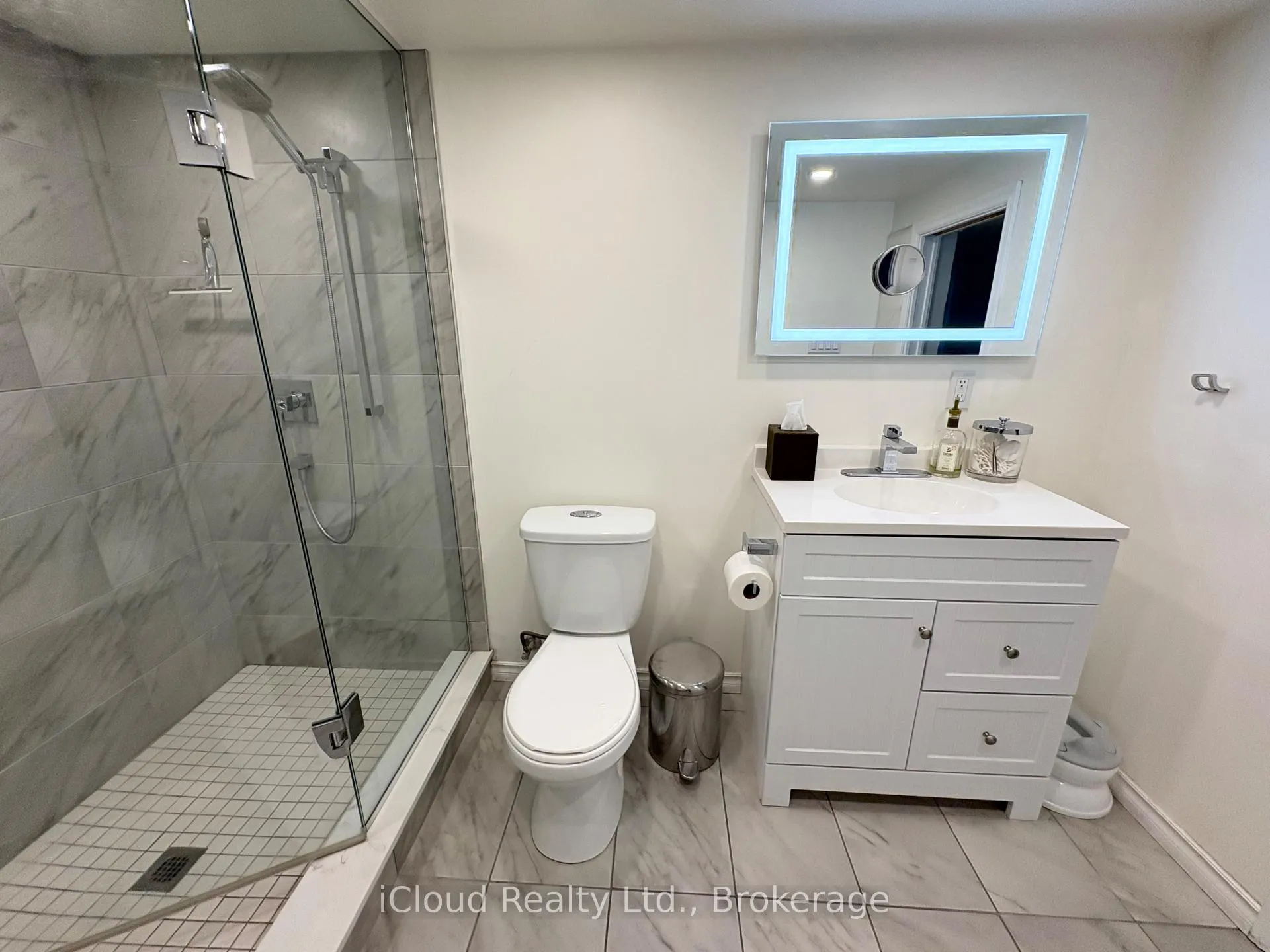 Photo 23 of 105 East 4th Street, Hamilton, Centremount — HOMEH