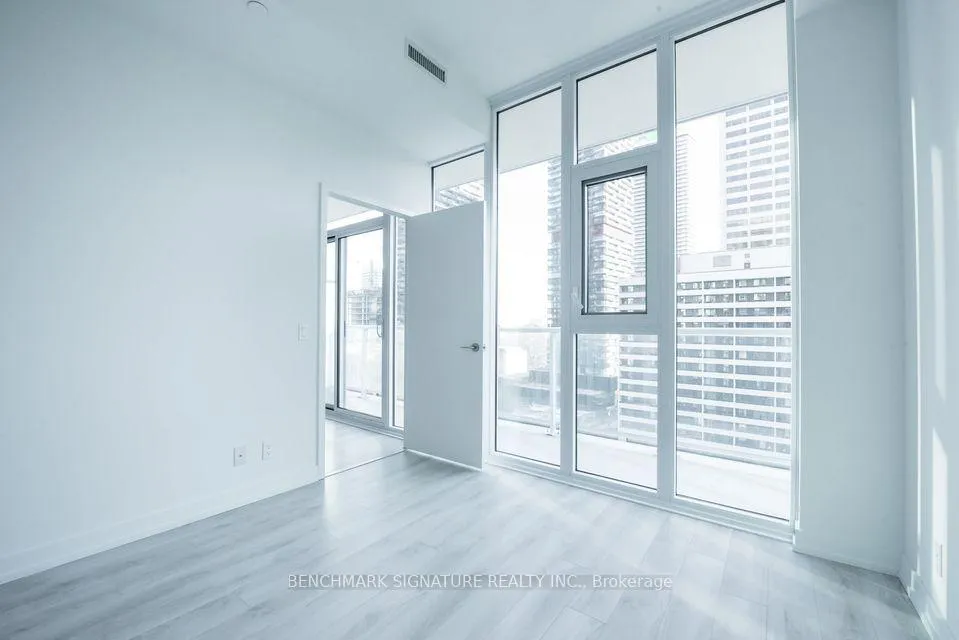 Photo 3 of Unit 1109, 33 Helendale Avenue, Toronto, Yonge-Eglinton — HOMEH