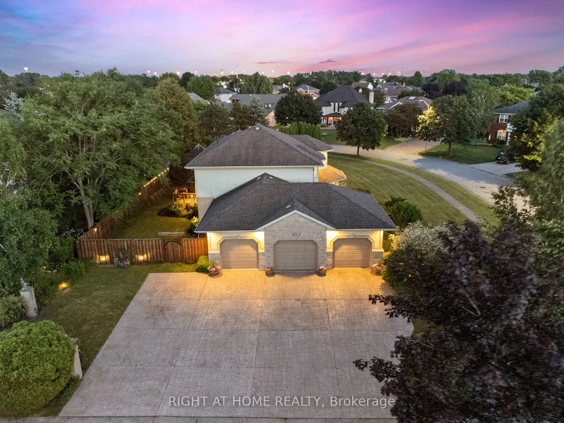 Photo 3 of 7775 St Augustine Crescent, Niagara Falls, Mt. Carmel — HOMEH