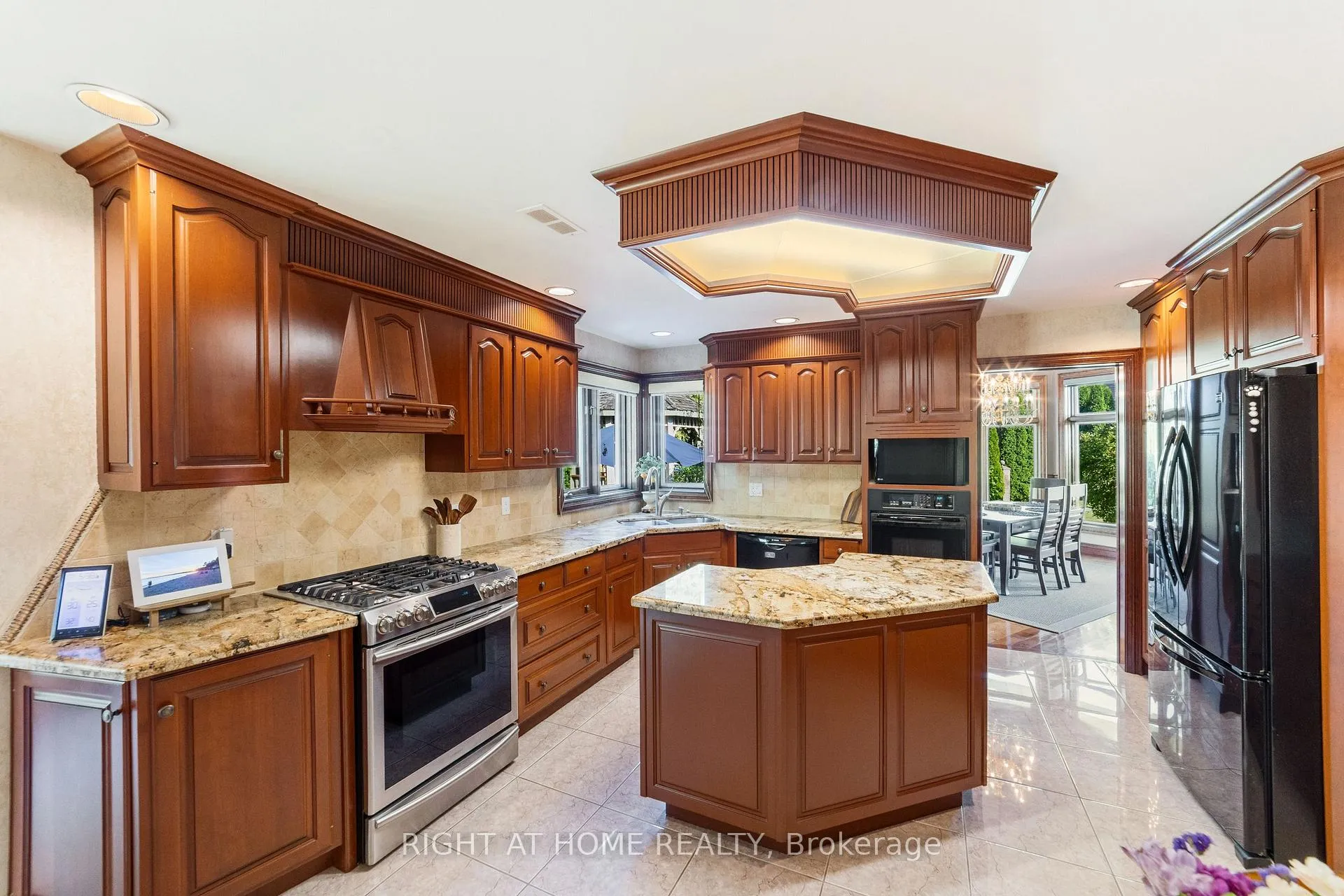 Photo 13 of 7775 St Augustine Crescent, Niagara Falls, Mt. Carmel — HOMEH
